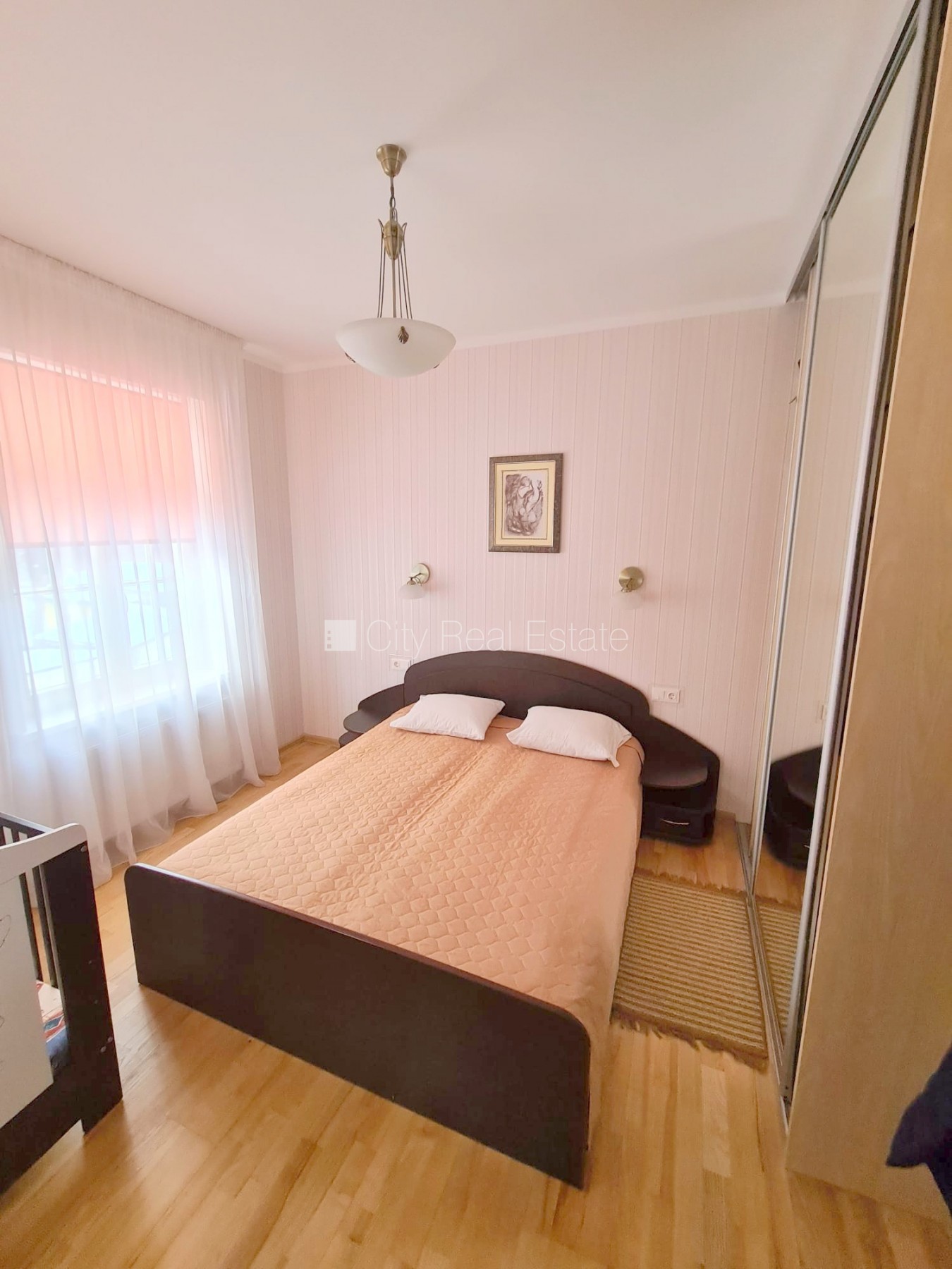 Sludinājumi. Fasādes māja, renovēta māja, labiekārtots apzaļumots pagalms, slēgts pagalms, teritorijas Cena: 3500 EUR/mēn Foto #8