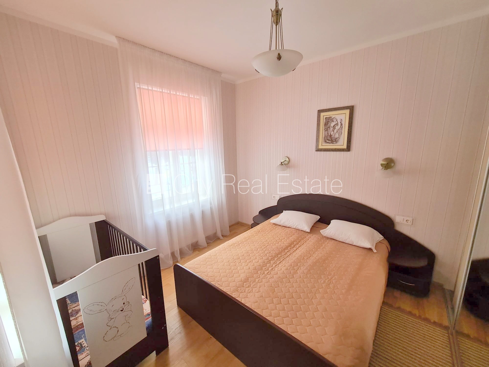 Sludinājumi. Fasādes māja, renovēta māja, labiekārtots apzaļumots pagalms, slēgts pagalms, teritorijas Cena: 3500 EUR/mēn Foto #10