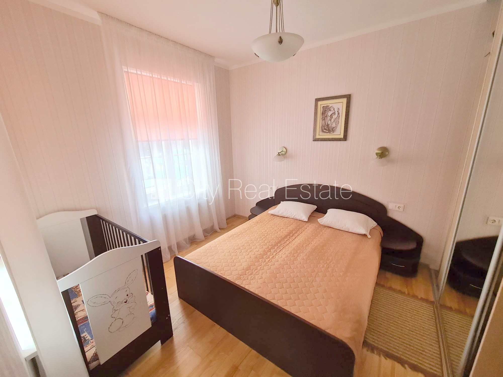 Sludinājumi. Fasādes māja, renovēta māja, labiekārtots apzaļumots pagalms, slēgts pagalms, teritorijas Cena: 3500 EUR/mēn Foto #9