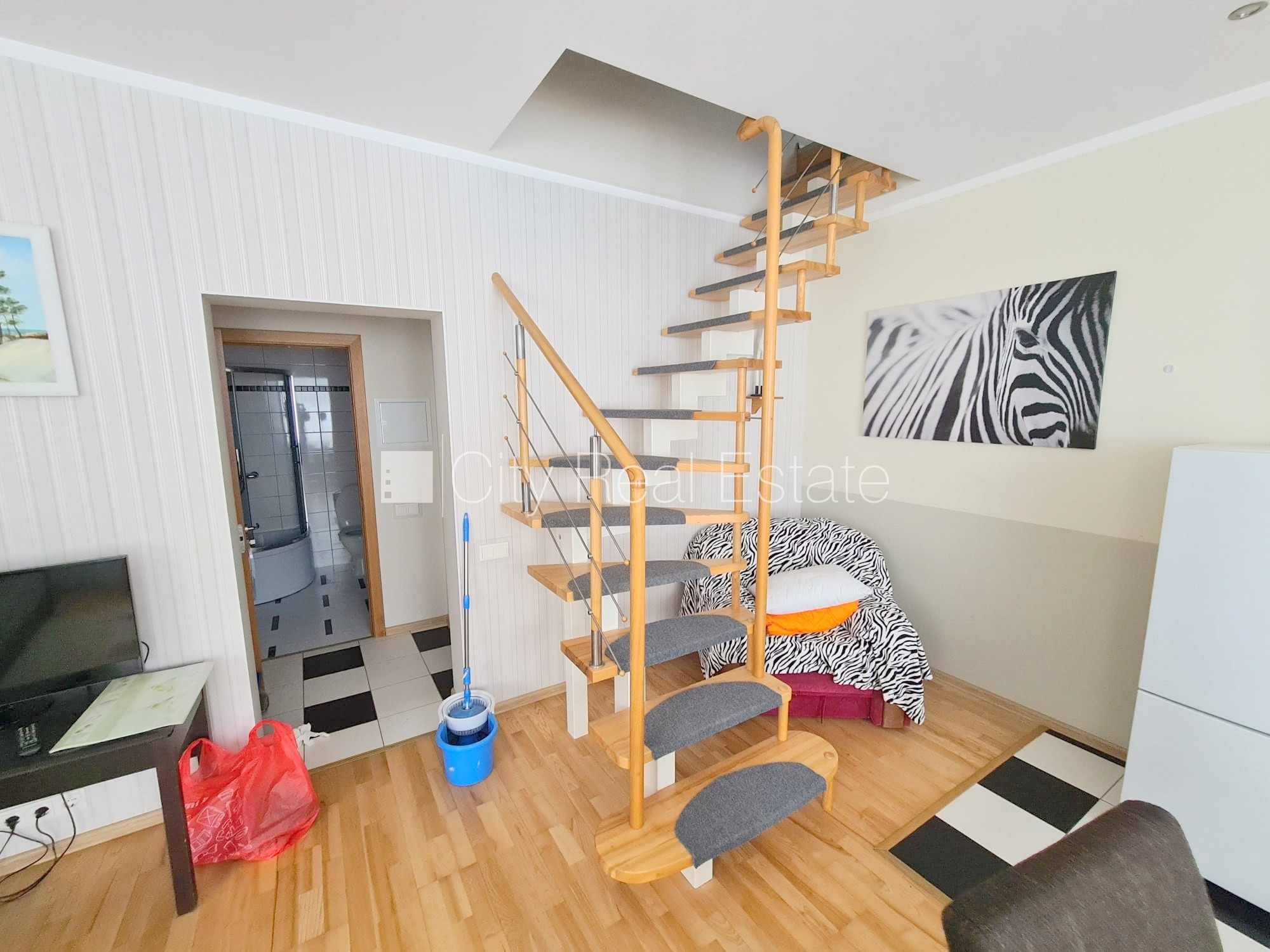 Sludinājumi. Fasādes māja, renovēta māja, labiekārtots apzaļumots pagalms, slēgts pagalms, teritorijas Cena: 3500 EUR/mēn Foto #11