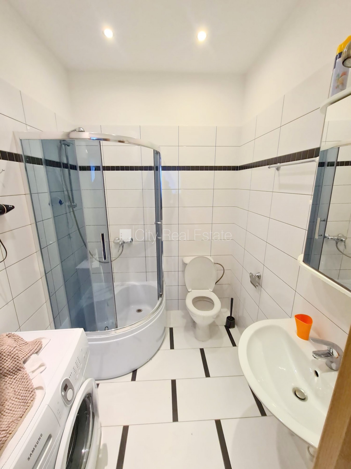 Sludinājumi. Fasādes māja, renovēta māja, labiekārtots apzaļumots pagalms, slēgts pagalms, teritorijas Cena: 3500 EUR/mēn Foto #20