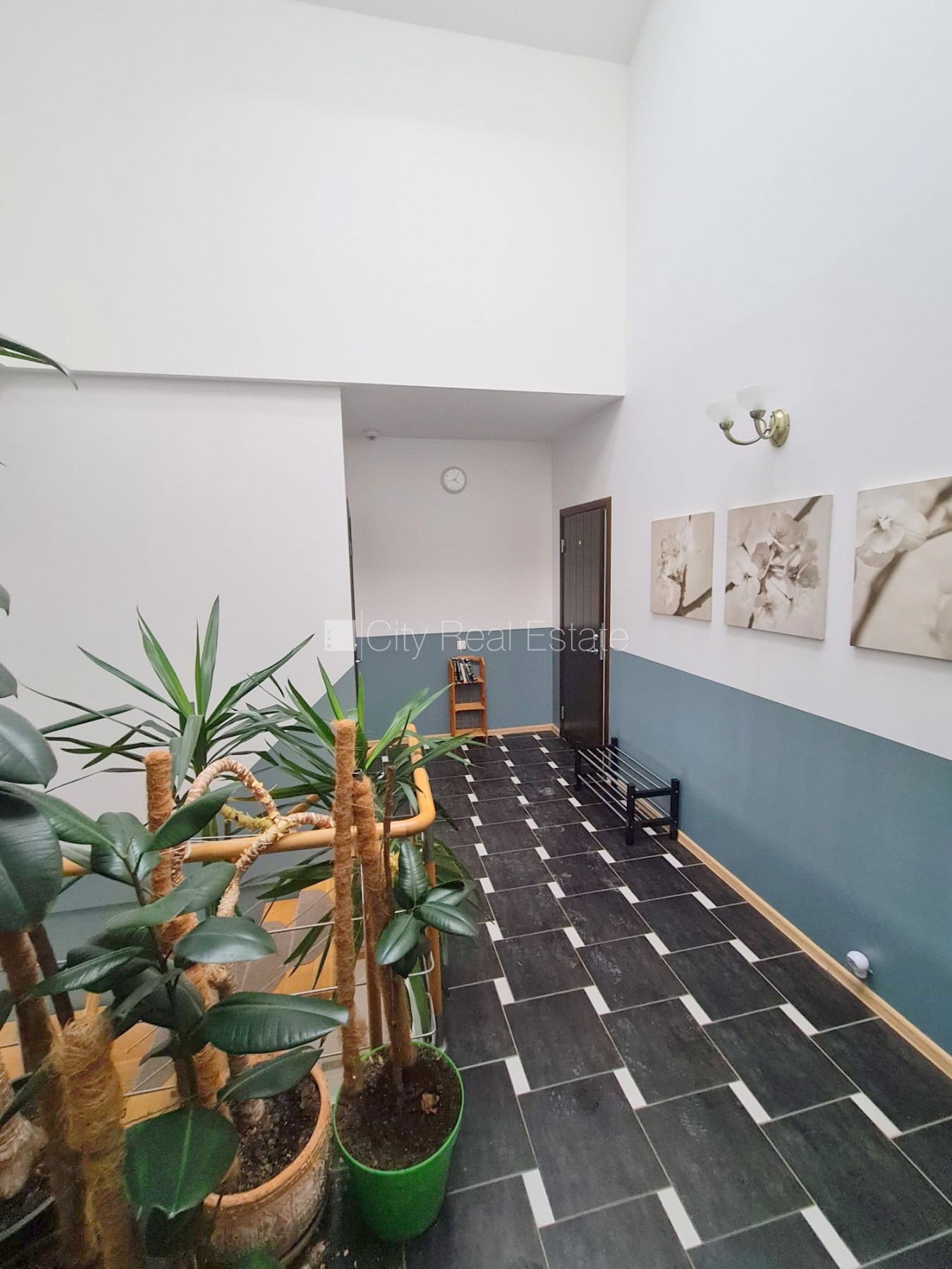 Sludinājumi. Fasādes māja, renovēta māja, labiekārtots apzaļumots pagalms, slēgts pagalms, teritorijas Cena: 3500 EUR/mēn Foto #23