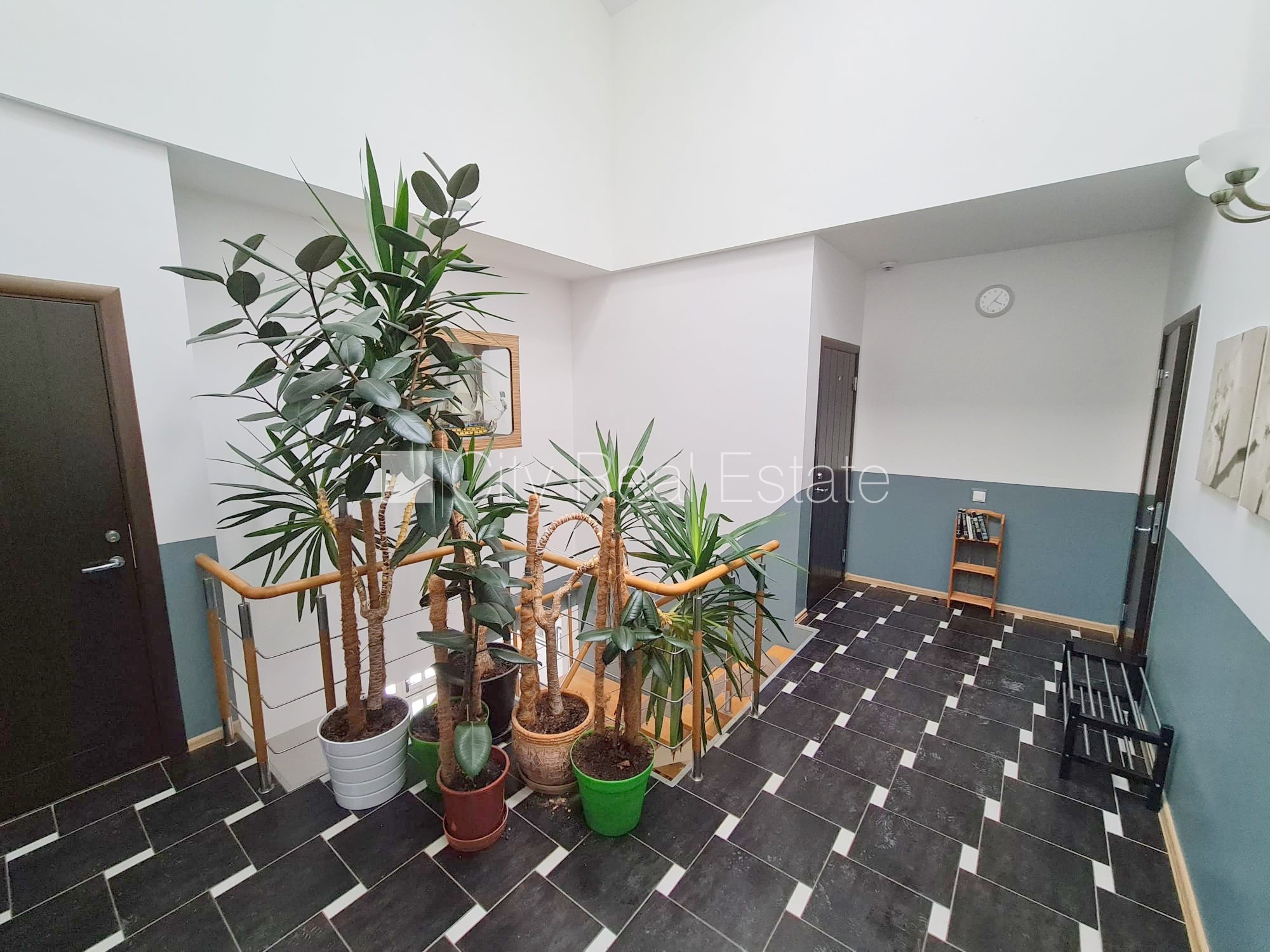 Sludinājumi. Fasādes māja, renovēta māja, labiekārtots apzaļumots pagalms, slēgts pagalms, teritorijas Cena: 3500 EUR/mēn Foto #21