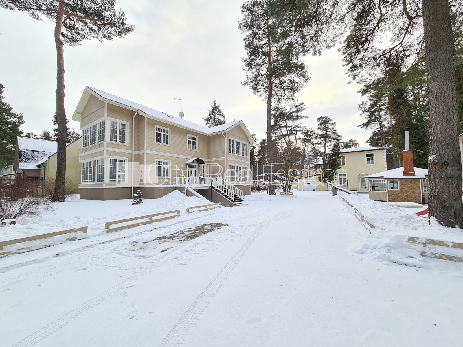 Sludinājumi. Pagalma ēka, renovēta māja, labiekārtots apzaļumots pagalms, slēgts pagalms, teritorijas Cena: 800 EUR/mēn Foto #24