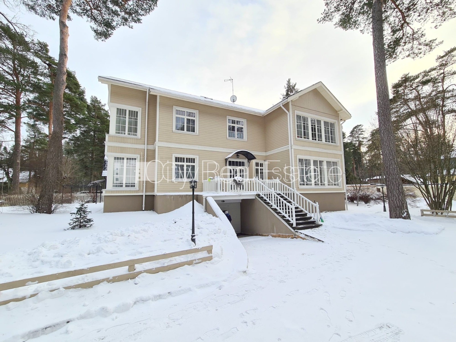 Sludinājumi. Pagalma ēka, renovēta māja, labiekārtots apzaļumots pagalms, slēgts pagalms, teritorijas Cena: 800 EUR/mēn Foto #25