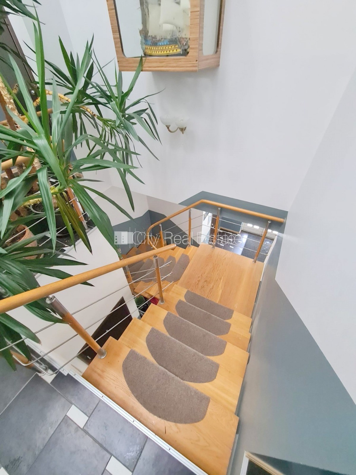 Sludinājumi. Pagalma ēka, renovēta māja, labiekārtots apzaļumots pagalms, slēgts pagalms, teritorijas Cena: 800 EUR/mēn Foto #15