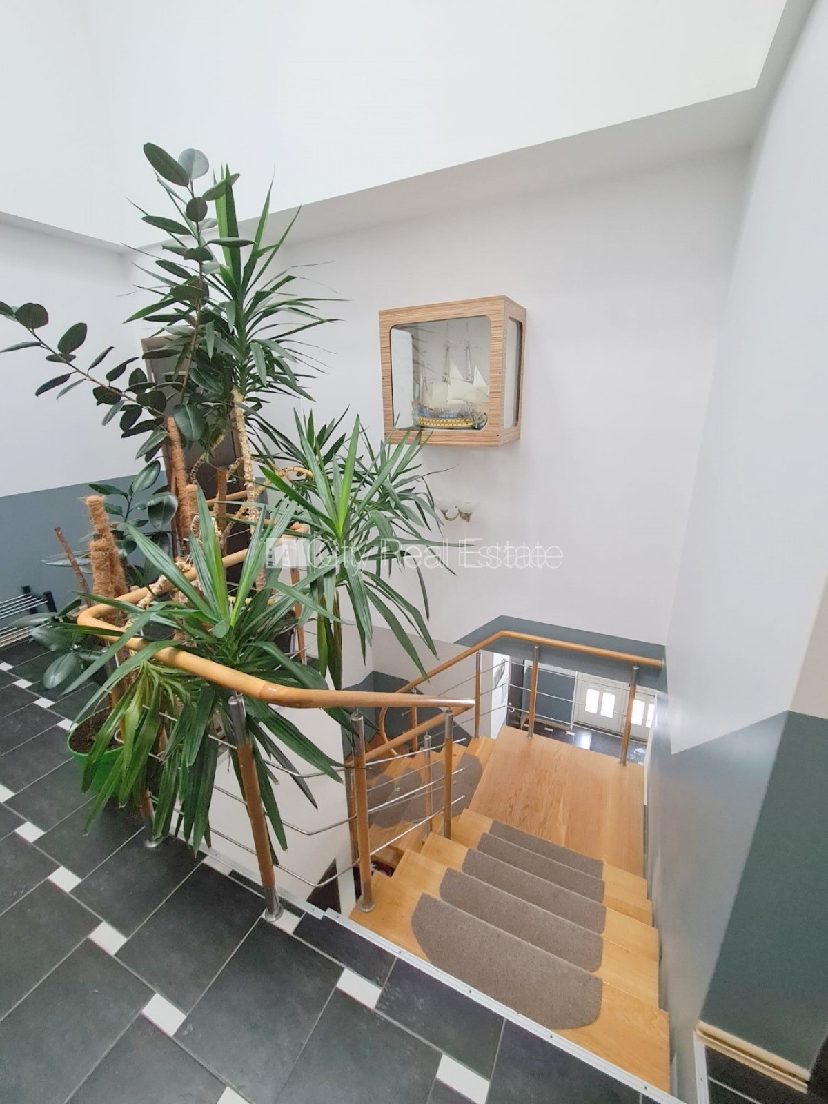 Sludinājumi. Pagalma ēka, renovēta māja, labiekārtots apzaļumots pagalms, slēgts pagalms, teritorijas Cena: 800 EUR/mēn Foto #17