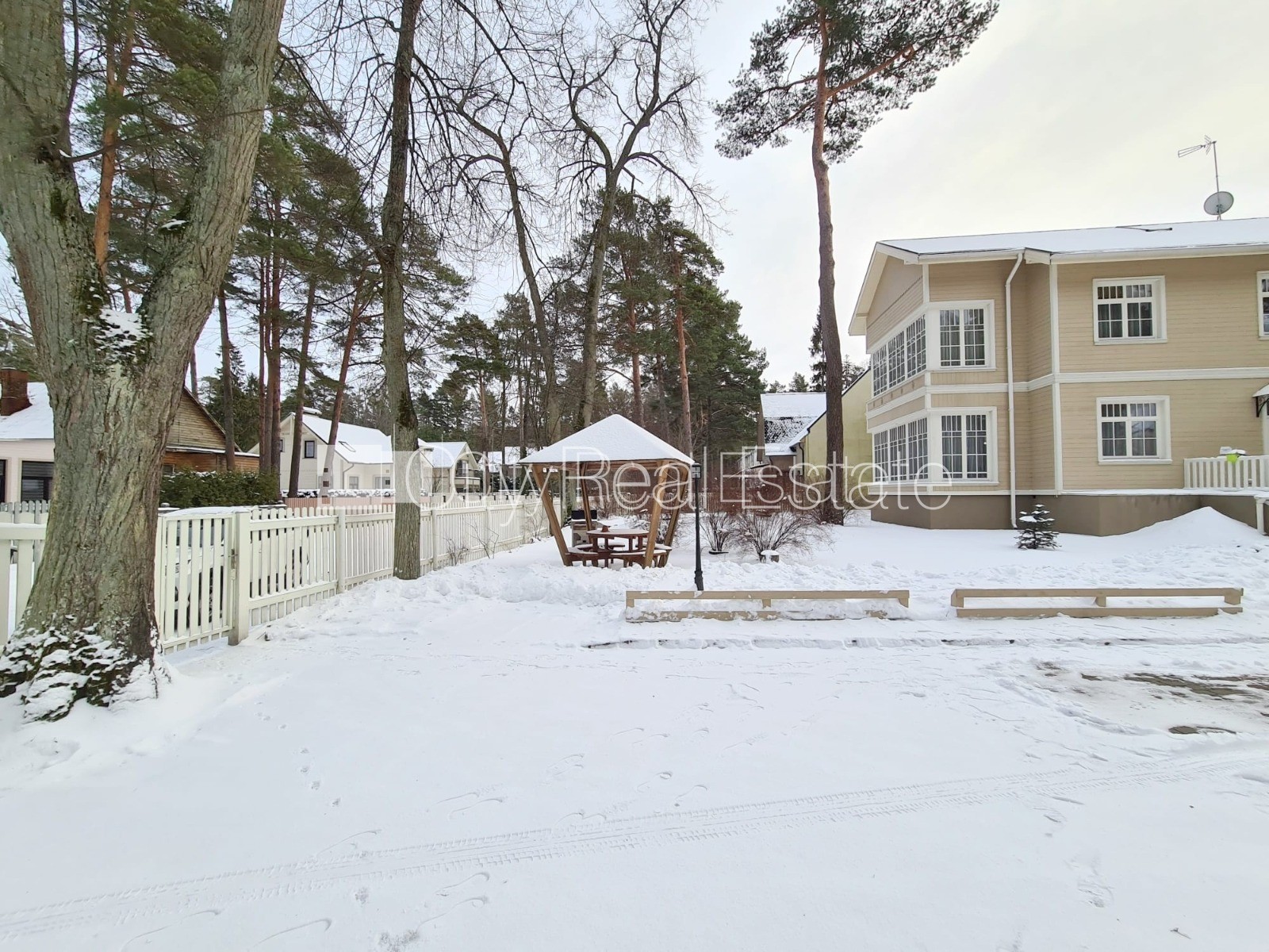 Sludinājumi. Pagalma ēka, renovēta māja, labiekārtots apzaļumots pagalms, slēgts pagalms, teritorijas Cena: 800 EUR/mēn Foto #23