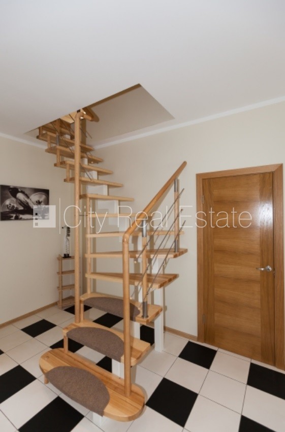 Sludinājumi. Pagalma ēka, renovēta māja, labiekārtots apzaļumots pagalms, slēgts pagalms, teritorijas Cena: 800 EUR/mēn Foto #6