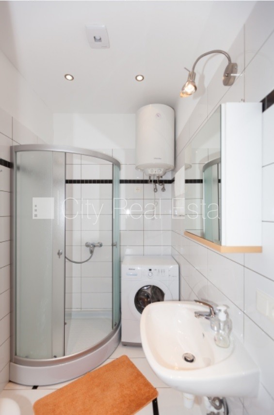 Sludinājumi. Pagalma ēka, renovēta māja, labiekārtots apzaļumots pagalms, slēgts pagalms, teritorijas Cena: 800 EUR/mēn Foto #13