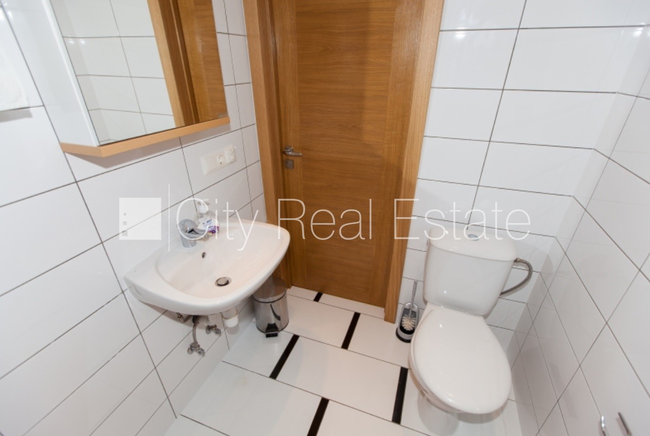 Sludinājumi. Pagalma ēka, renovēta māja, labiekārtots apzaļumots pagalms, slēgts pagalms, teritorijas Cena: 800 EUR/mēn Foto #14