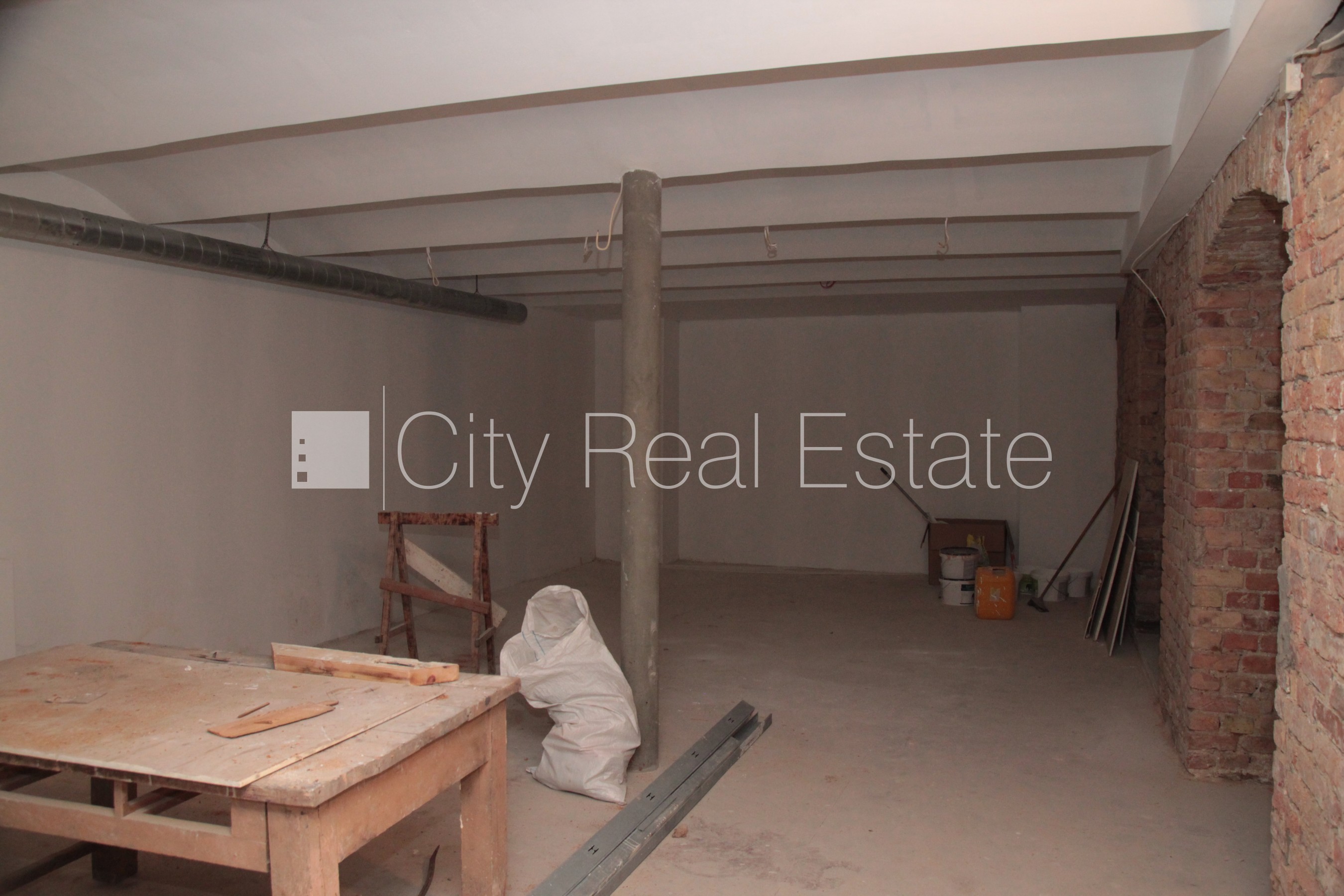 Sludinājumi. Par īres/nomas un līguma nosacījumiem var vienoties individuāli, fasādes māja, slēgts pagalms, Cena: 900 EUR/mēn Foto #3