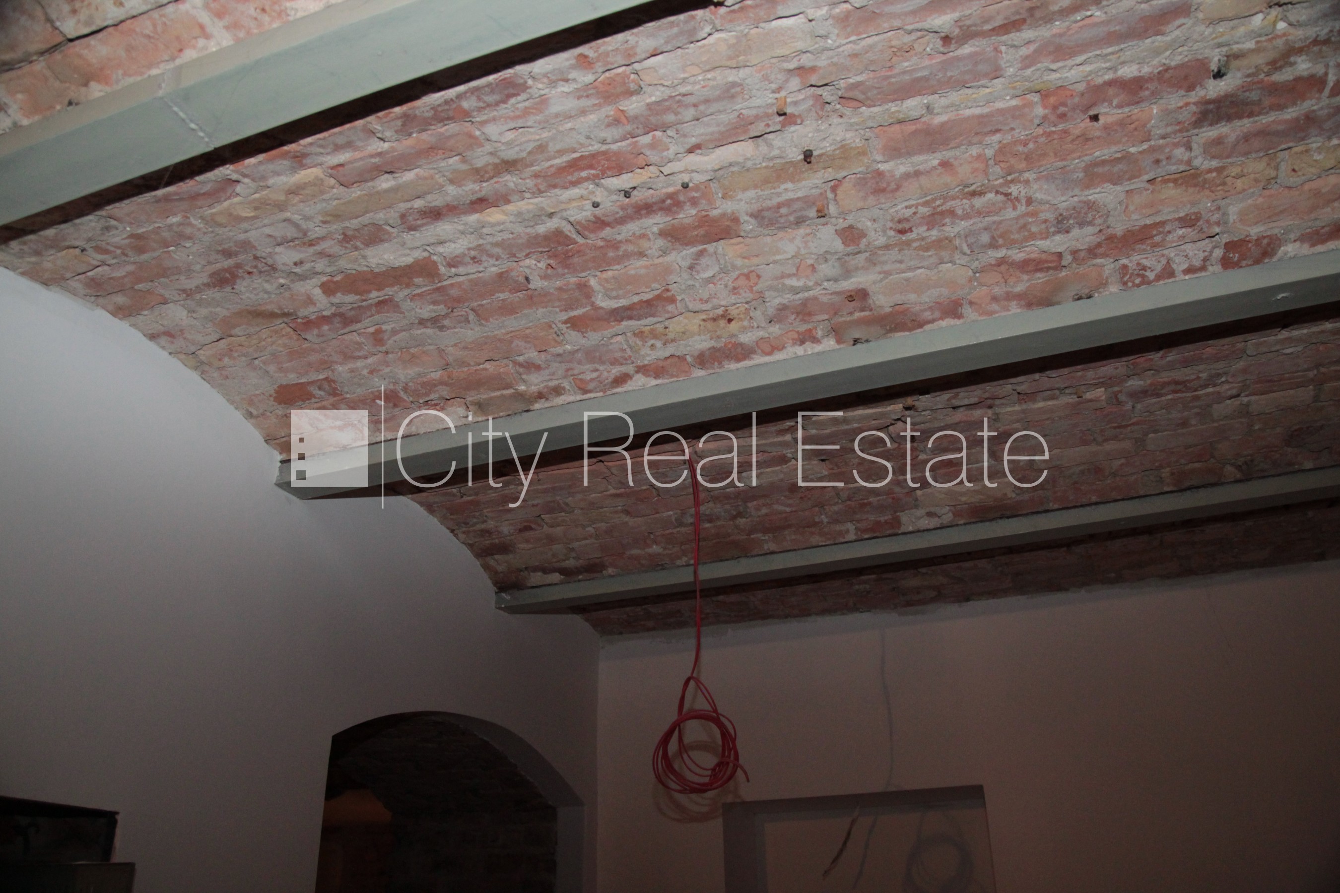 Sludinājumi. Par īres/nomas un līguma nosacījumiem var vienoties individuāli, fasādes māja, slēgts pagalms, Cena: 900 EUR/mēn Foto #9