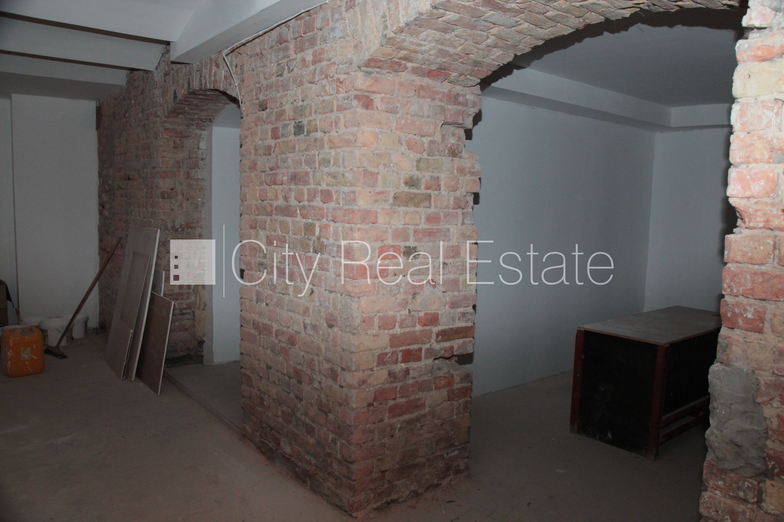 Sludinājumi. Par īres/nomas un līguma nosacījumiem var vienoties individuāli, fasādes māja, slēgts pagalms, Cena: 900 EUR/mēn Foto #15