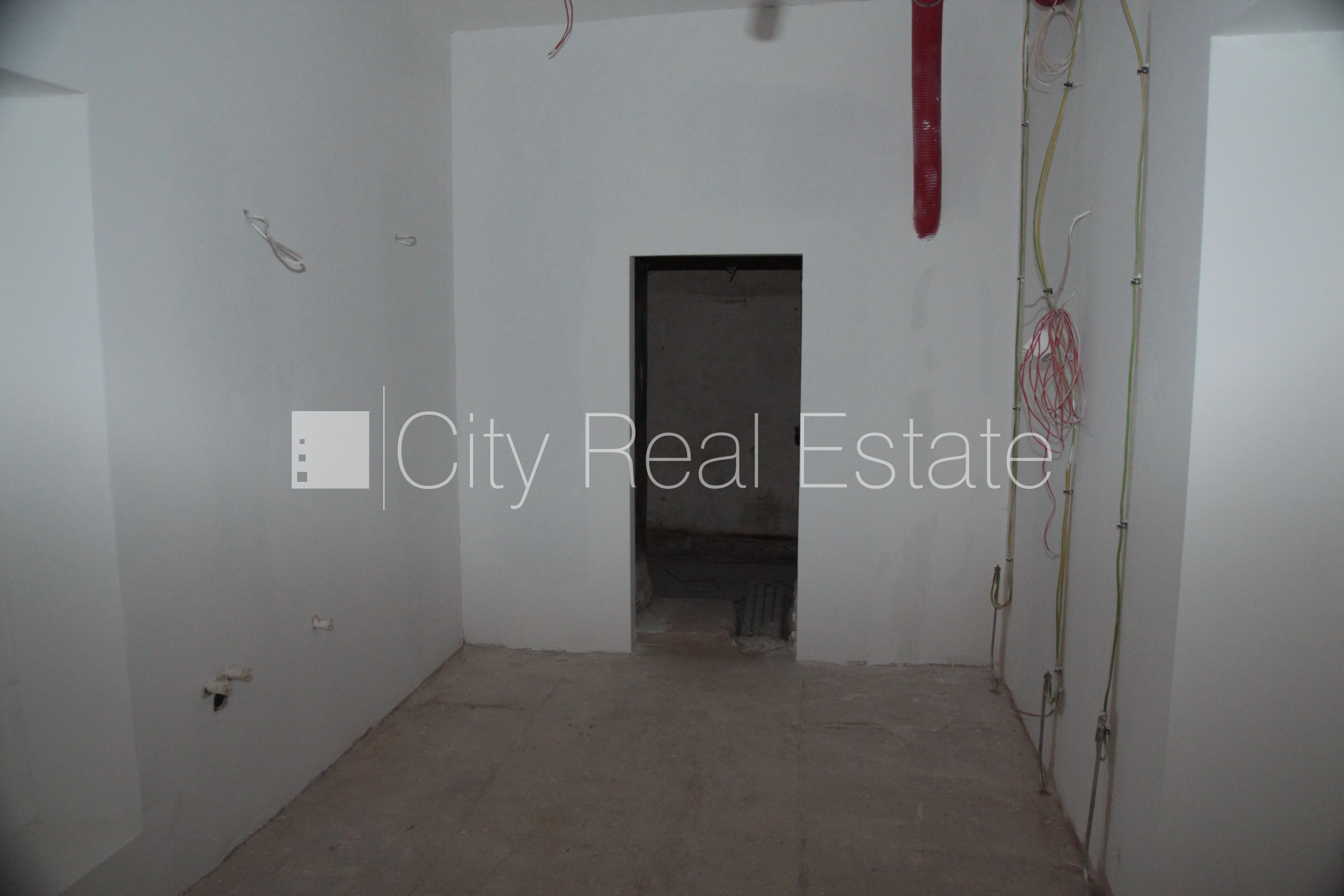 Sludinājumi. Par īres/nomas un līguma nosacījumiem var vienoties individuāli, fasādes māja, slēgts pagalms, Cena: 900 EUR/mēn Foto #18