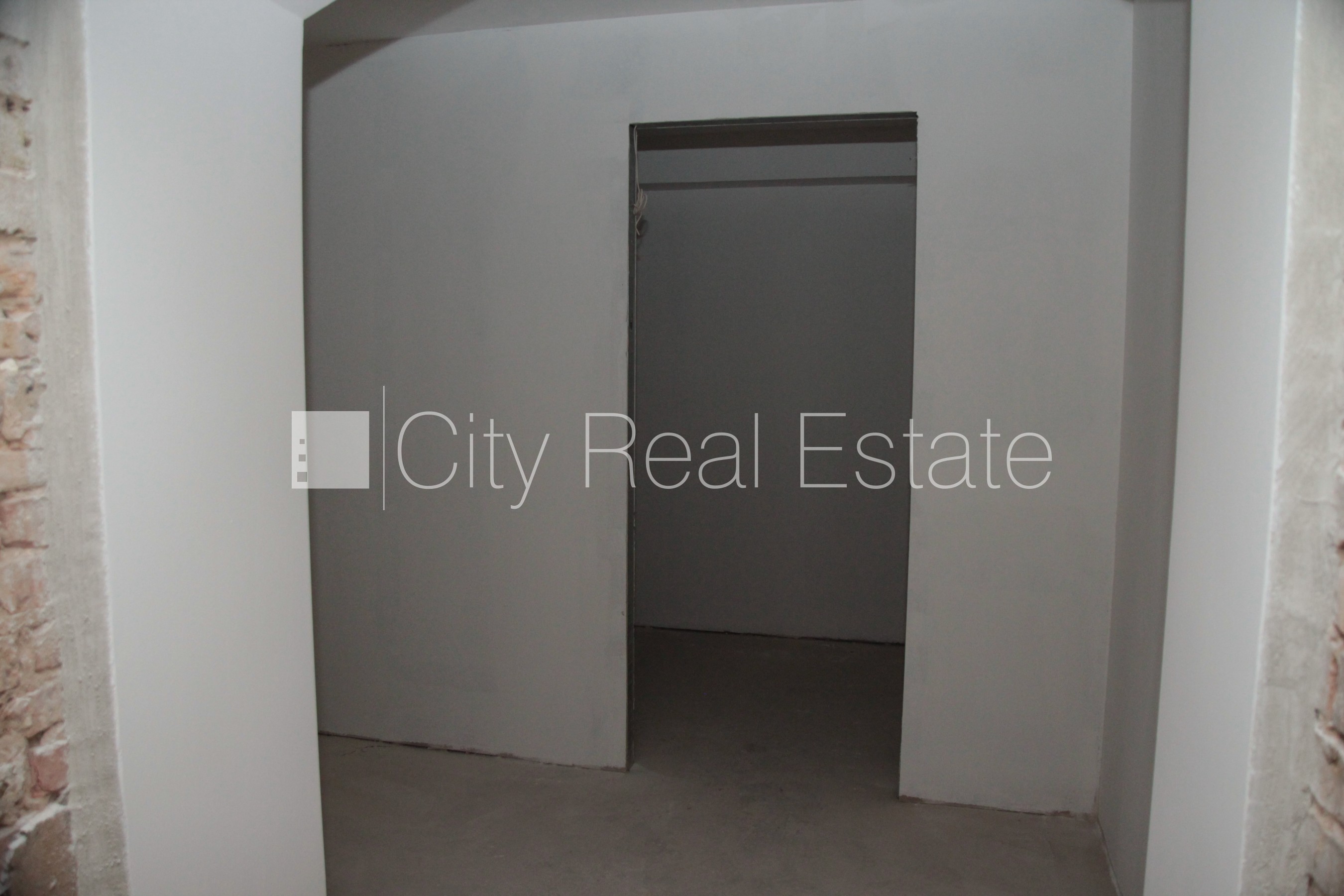 Sludinājumi. Par īres/nomas un līguma nosacījumiem var vienoties individuāli, fasādes māja, slēgts pagalms, Cena: 900 EUR/mēn Foto #19