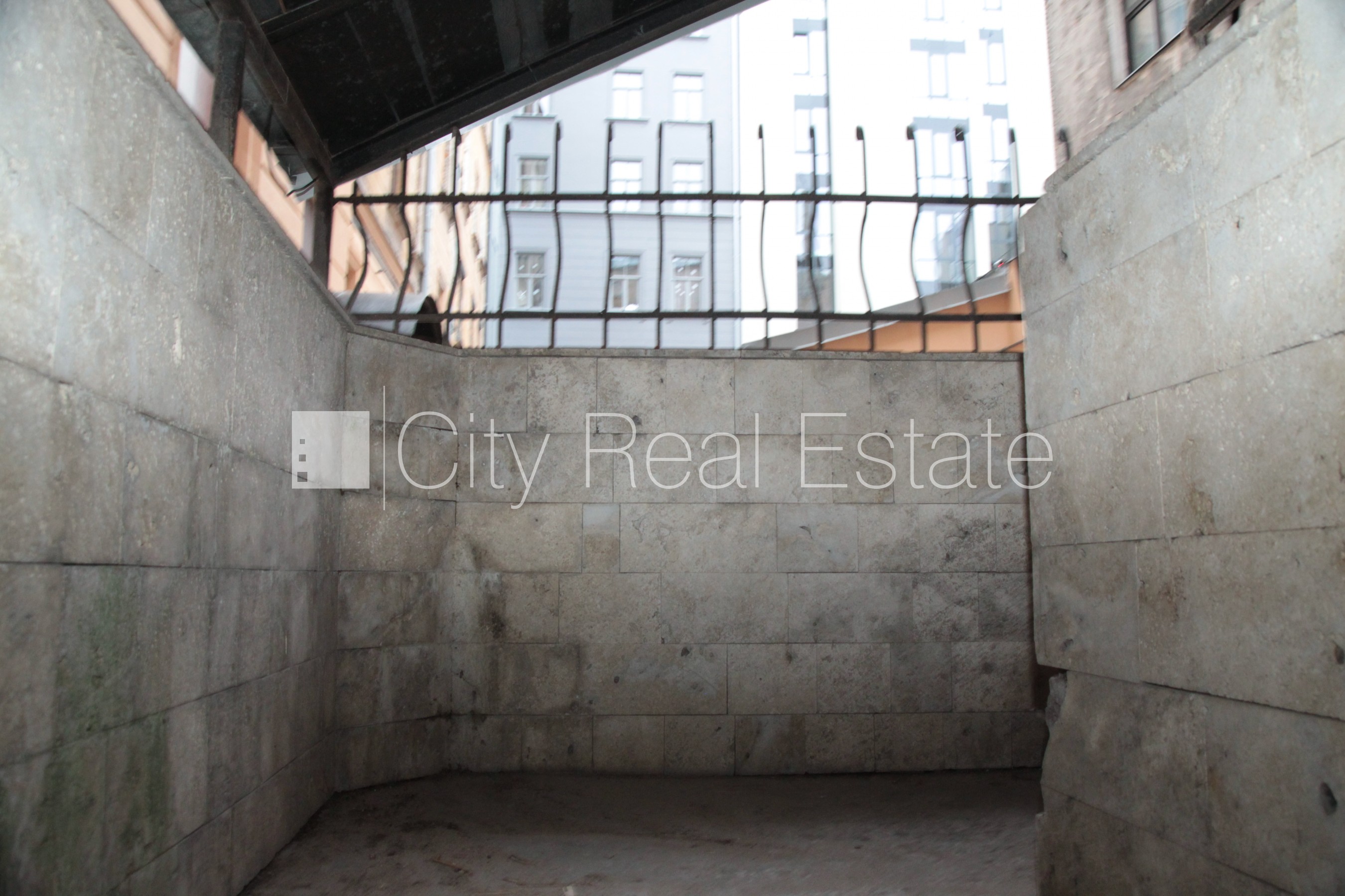 Sludinājumi. Par īres/nomas un līguma nosacījumiem var vienoties individuāli, fasādes māja, slēgts pagalms, Cena: 900 EUR/mēn Foto #23