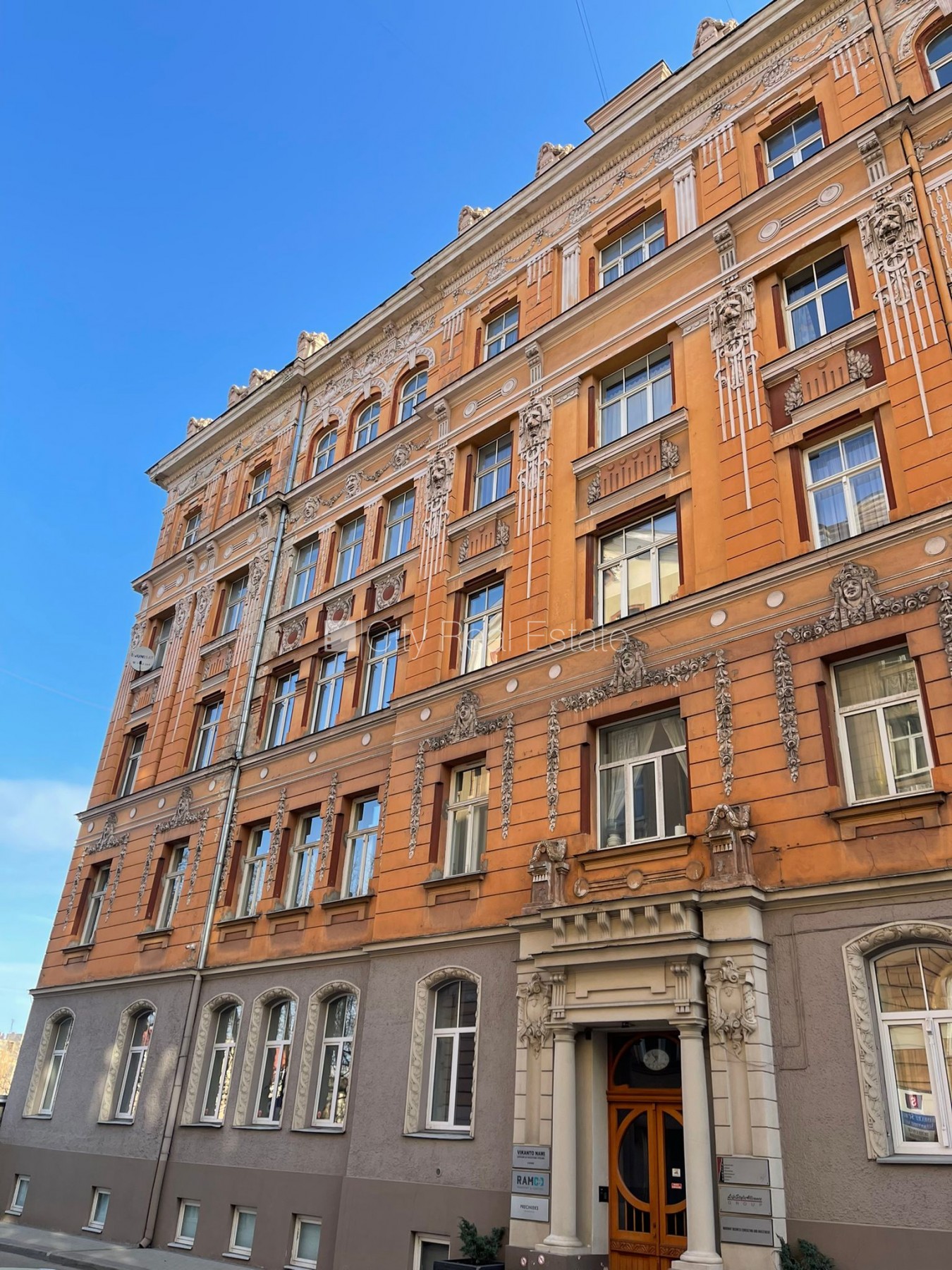 Sludinājumi. Fasādes māja, slēgts pagalms, vieta automašīnai, ieeja no pagalma, luksuss apartamenti  161 m2, ir Cena: 640000 EUR Foto #23