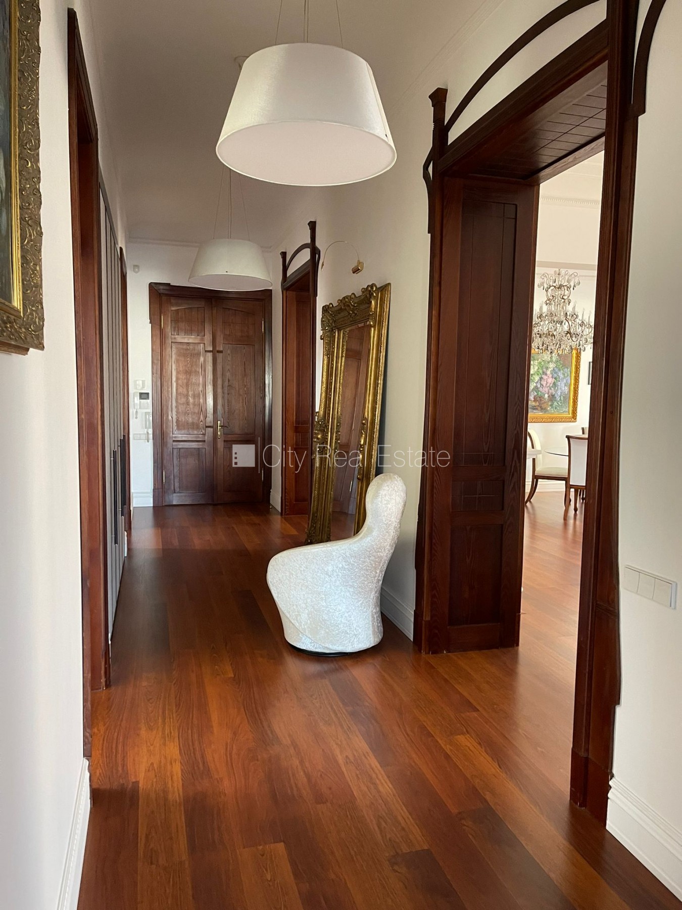 Sludinājumi. Fasādes māja, slēgts pagalms, vieta automašīnai, ieeja no pagalma, luksuss apartamenti  161 m2, ir Cena: 640000 EUR Foto #2