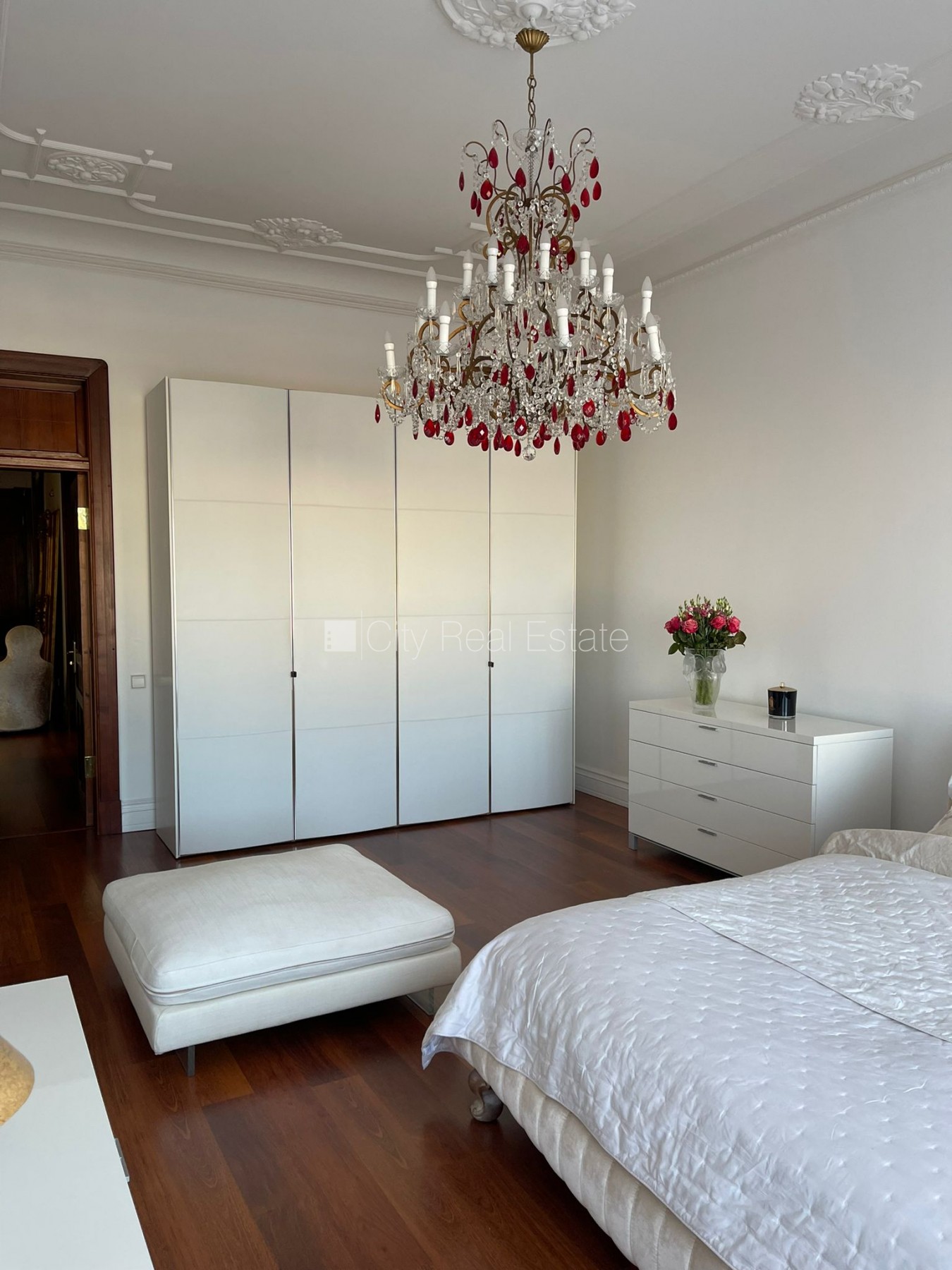 Sludinājumi. Fasādes māja, slēgts pagalms, vieta automašīnai, ieeja no pagalma, luksuss apartamenti  161 m2, ir Cena: 640000 EUR Foto #11