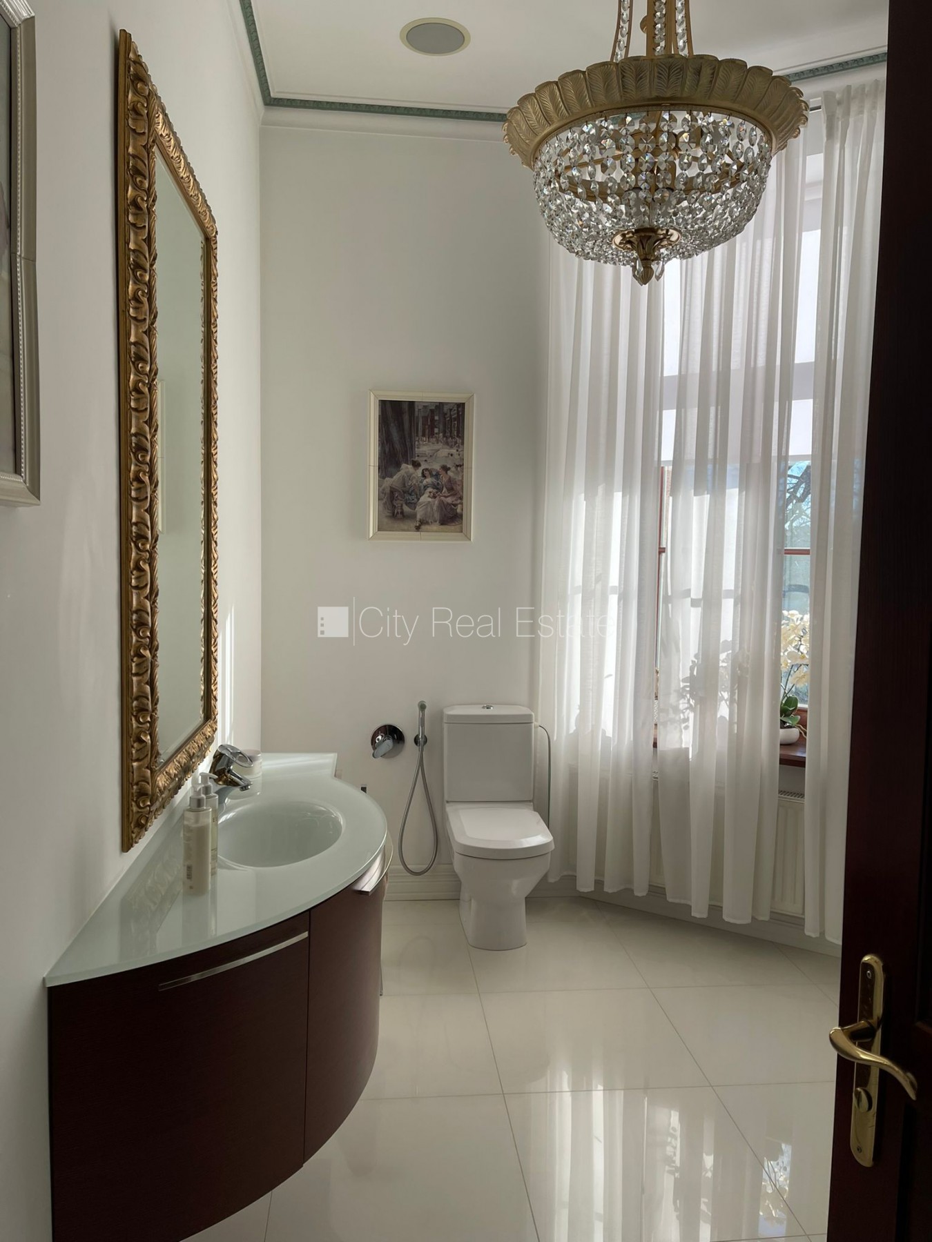 Sludinājumi. Fasādes māja, slēgts pagalms, vieta automašīnai, ieeja no pagalma, luksuss apartamenti  161 m2, ir Cena: 640000 EUR Foto #17