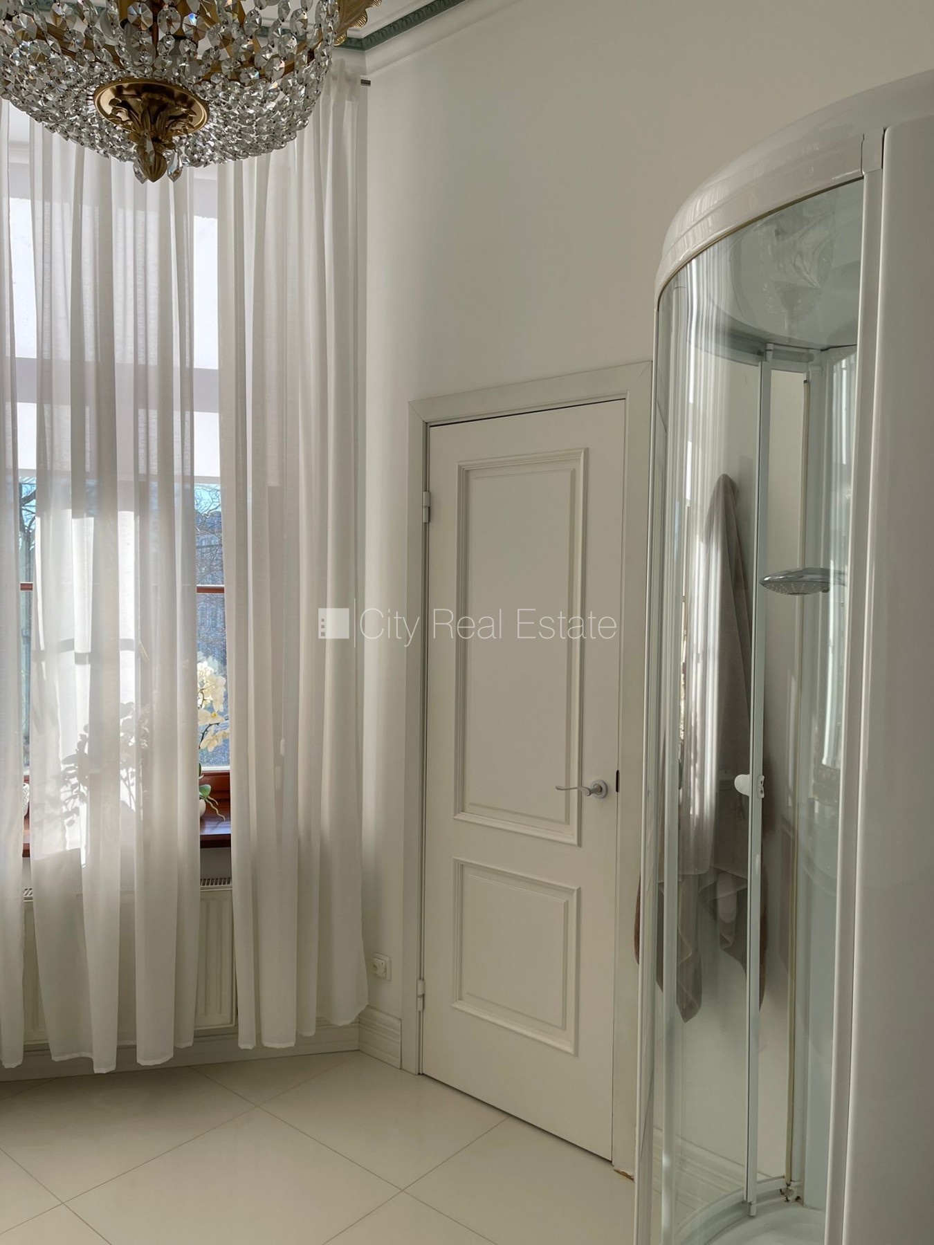 Sludinājumi. Fasādes māja, slēgts pagalms, vieta automašīnai, ieeja no pagalma, luksuss apartamenti  161 m2, ir Cena: 640000 EUR Foto #18