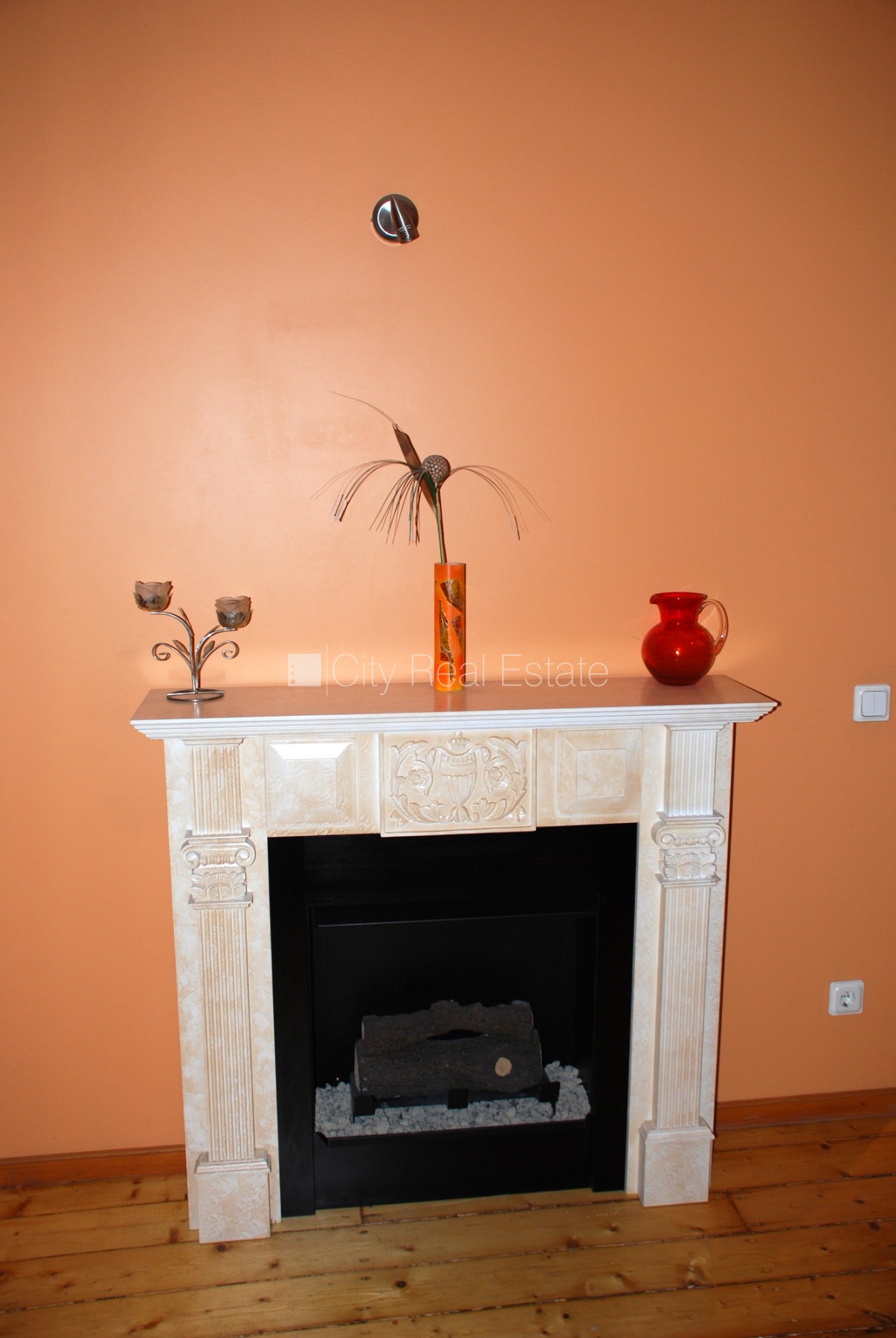 Sludinājumi. Renovēta māja, labiekārtota apzaļumota teritorija, slēgts pagalms, vieta automašīnai, kāpņu telpa Cena: 115000 EUR Foto #6