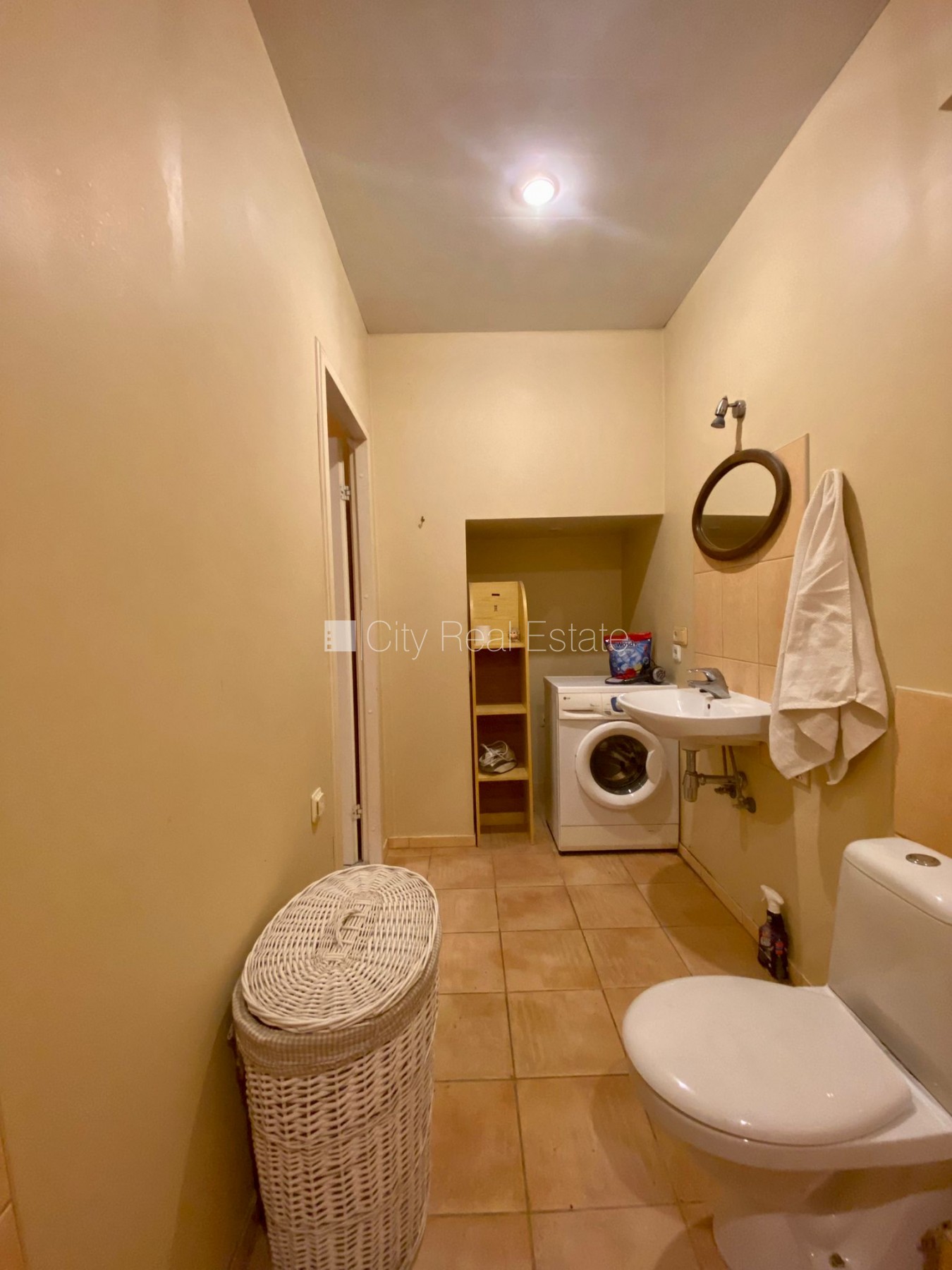 Sludinājumi. Renovēta māja, labiekārtota apzaļumota teritorija, slēgts pagalms, vieta automašīnai, kāpņu telpa Cena: 115000 EUR Foto #7