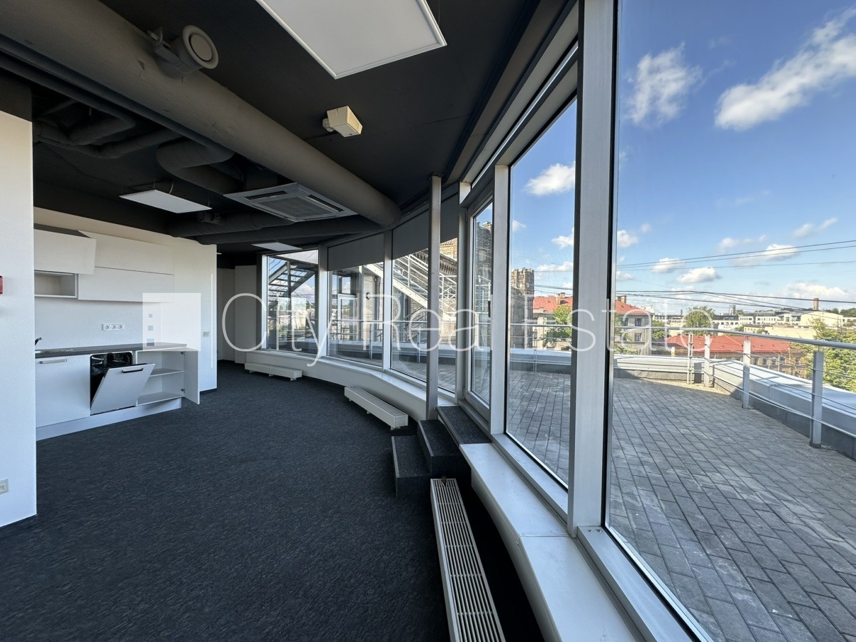 Объявление. Новостройка, благоустроенная озеленённая территория, подъездная дорога покрыта брущаткoй, Цена: 3350 EUR/мес. Foto #10