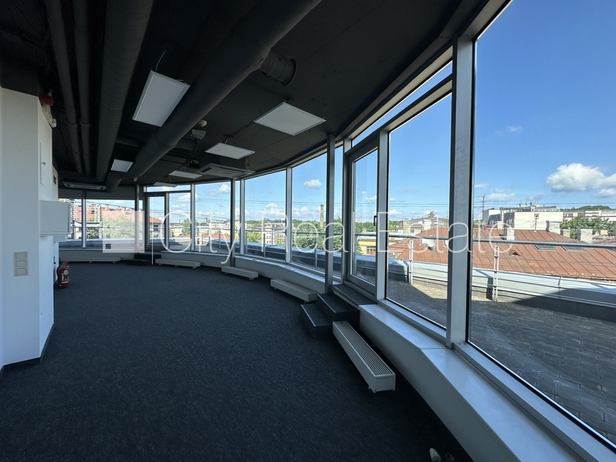 Объявление. Новостройка, благоустроенная озеленённая территория, подъездная дорога покрыта брущаткoй, Цена: 3350 EUR/мес. Foto #13