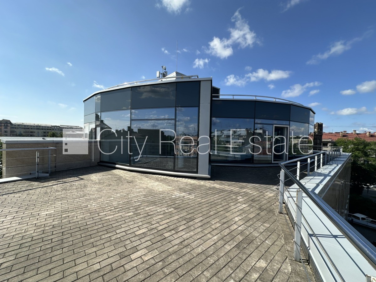 Объявление. Новостройка, благоустроенная озеленённая территория, подъездная дорога покрыта брущаткoй, Цена: 3350 EUR/мес. Foto #16