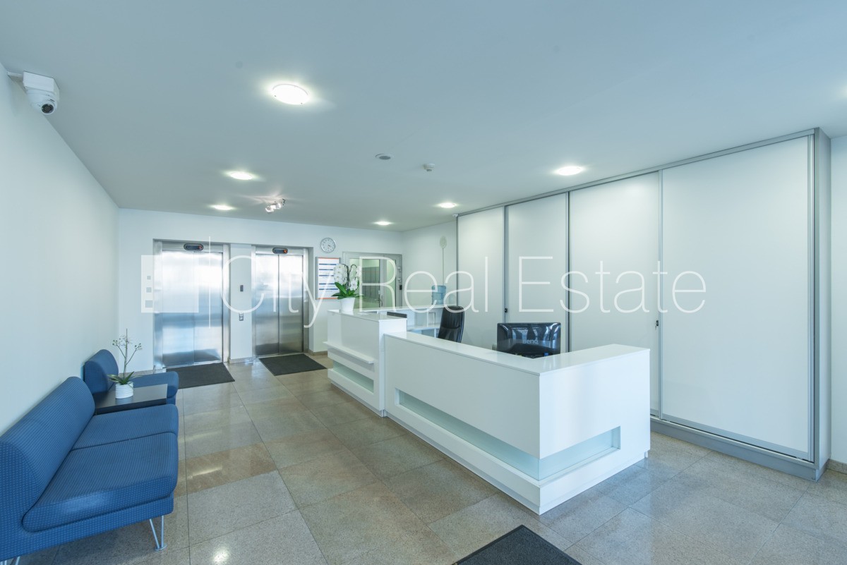 Объявление. Новостройка, благоустроенная озеленённая территория, подъездная дорога покрыта брущаткoй, Цена: 3350 EUR/мес. Foto #17