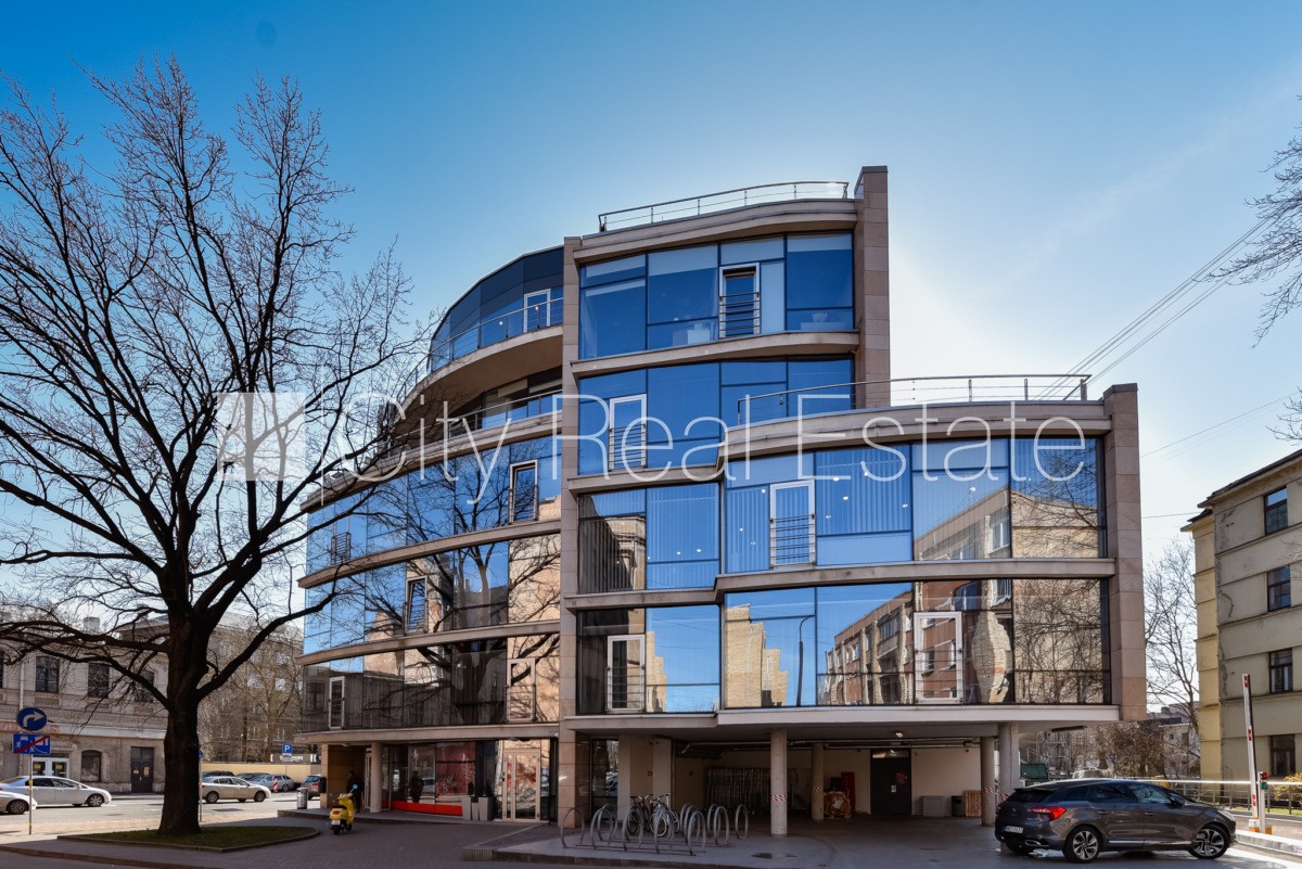 Объявление. Новостройка, благоустроенная озеленённая территория, подъездная дорога покрыта брущаткoй, Цена: 3350 EUR/мес. Foto #19