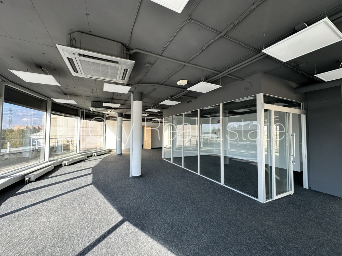 Объявление. Новостройка, благоустроенная озеленённая территория, подъездная дорога покрыта брущаткoй, Цена: 3350 EUR/мес. Foto #3