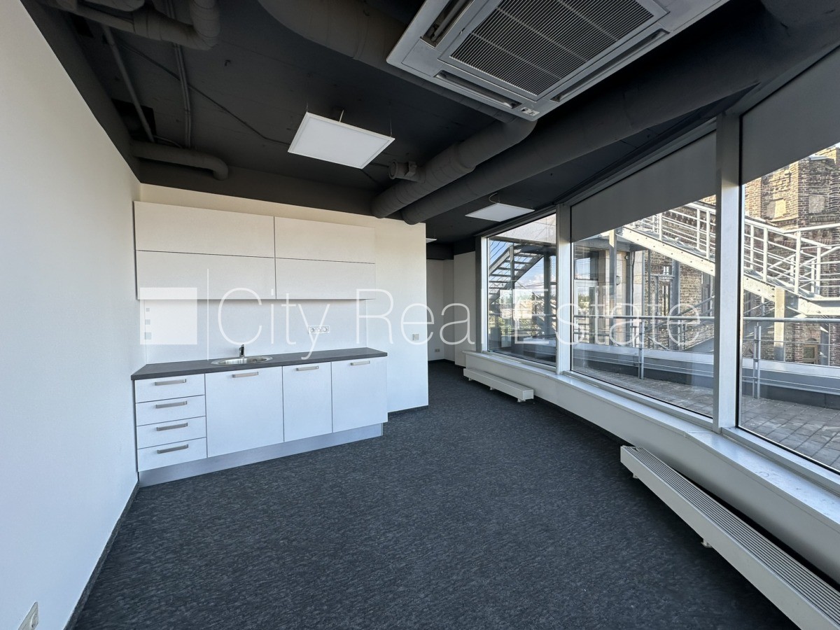 Объявление. Новостройка, благоустроенная озеленённая территория, подъездная дорога покрыта брущаткoй, Цена: 3350 EUR/мес. Foto #8