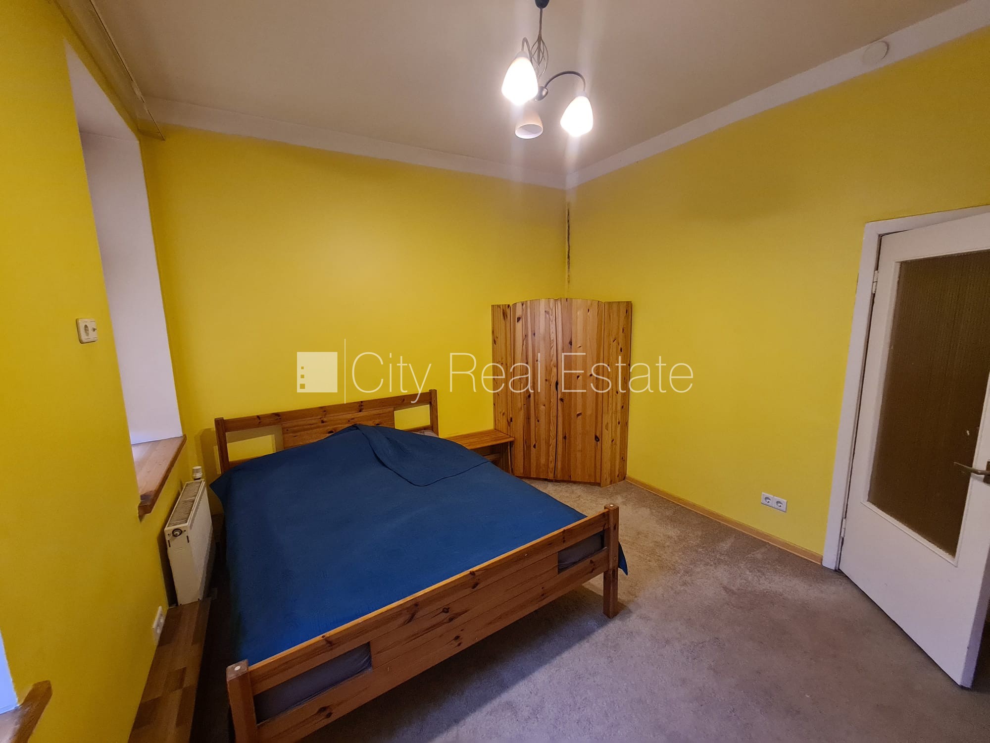 Sludinājumi. Fasādes māja, renovēta māja, ieeja no pagalma, kāpņu telpa pēc kosmētiskā remonta, logi vērsti uz Cena: 350 EUR/mēn Foto #6