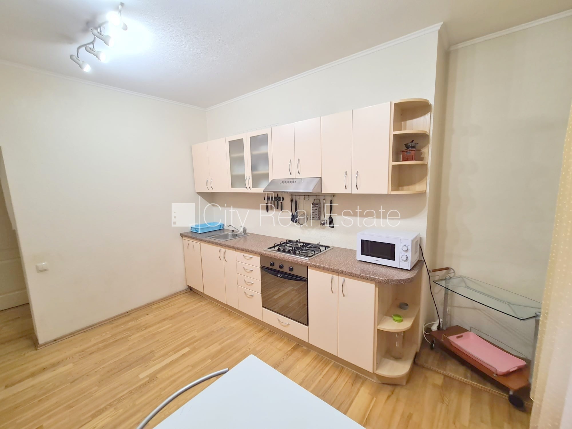 Sludinājumi. Fasādes māja, renovēta māja, labiekārtota apzaļumota teritorija, bruģēts piebraucamais ceļš, Cena: 900 EUR/mēn Foto #20