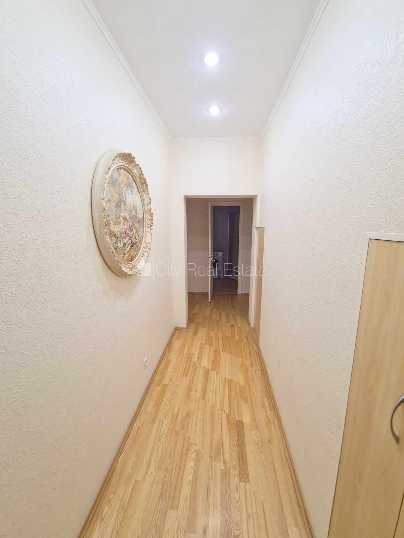 Sludinājumi. Fasādes māja, renovēta māja, labiekārtota apzaļumota teritorija, bruģēts piebraucamais ceļš, Cena: 900 EUR/mēn Foto #22