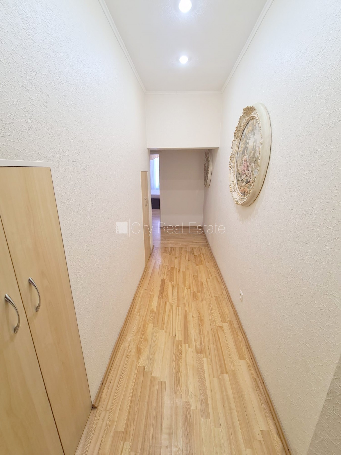 Sludinājumi. Fasādes māja, renovēta māja, labiekārtota apzaļumota teritorija, bruģēts piebraucamais ceļš, Cena: 900 EUR/mēn Foto #17