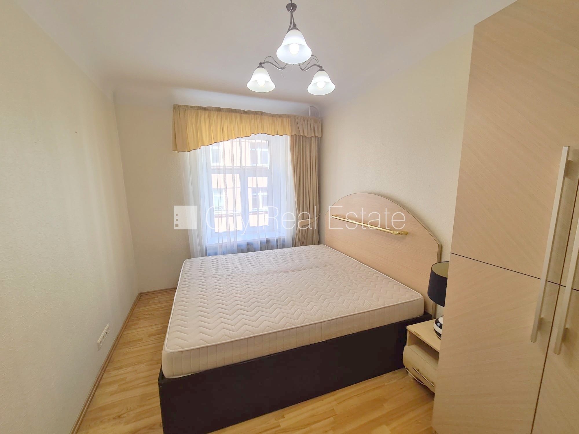 Sludinājumi. Fasādes māja, renovēta māja, labiekārtota apzaļumota teritorija, bruģēts piebraucamais ceļš, Cena: 900 EUR/mēn Foto #13