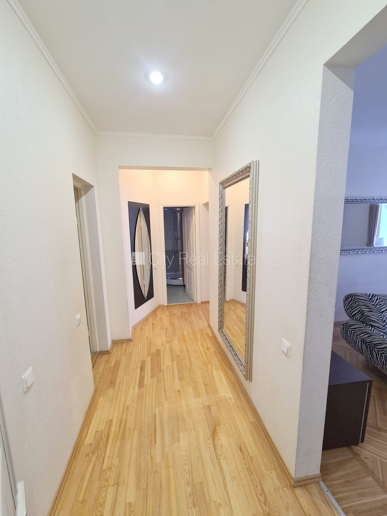 Sludinājumi. Fasādes māja, renovēta māja, labiekārtota apzaļumota teritorija, bruģēts piebraucamais ceļš, Cena: 900 EUR/mēn Foto #12