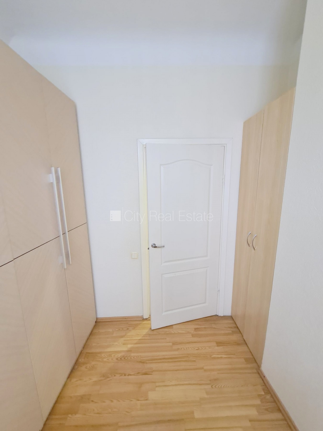 Sludinājumi. Fasādes māja, renovēta māja, labiekārtota apzaļumota teritorija, bruģēts piebraucamais ceļš, Cena: 900 EUR/mēn Foto #16