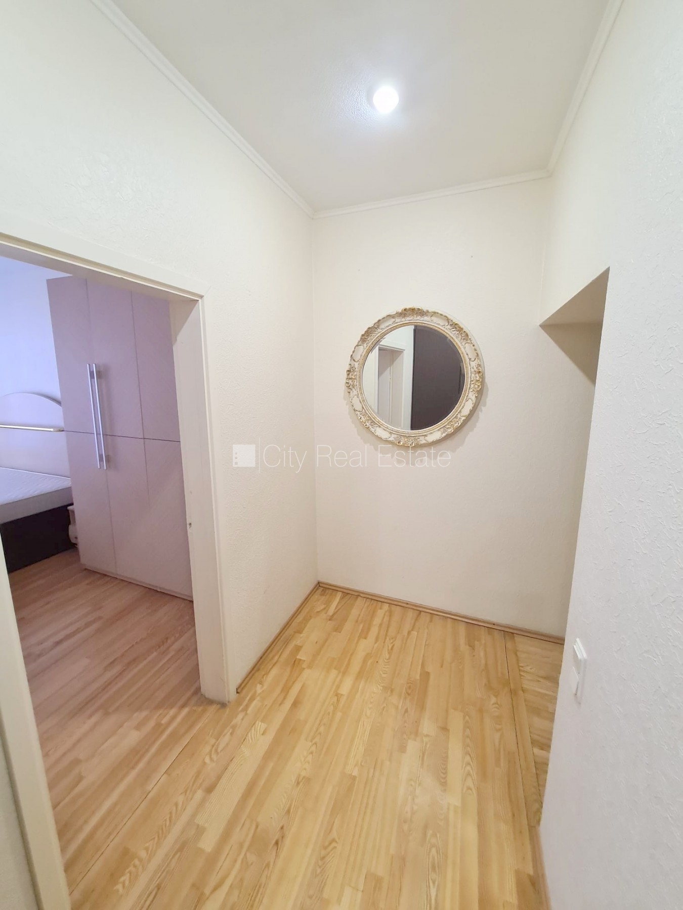 Sludinājumi. Fasādes māja, renovēta māja, labiekārtota apzaļumota teritorija, bruģēts piebraucamais ceļš, Cena: 900 EUR/mēn Foto #7