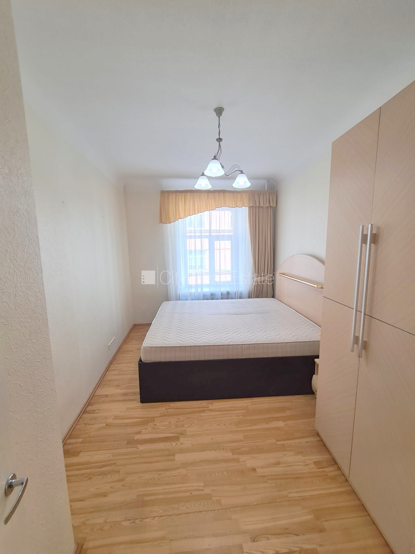 Sludinājumi. Fasādes māja, renovēta māja, labiekārtota apzaļumota teritorija, bruģēts piebraucamais ceļš, Cena: 900 EUR/mēn Foto #14