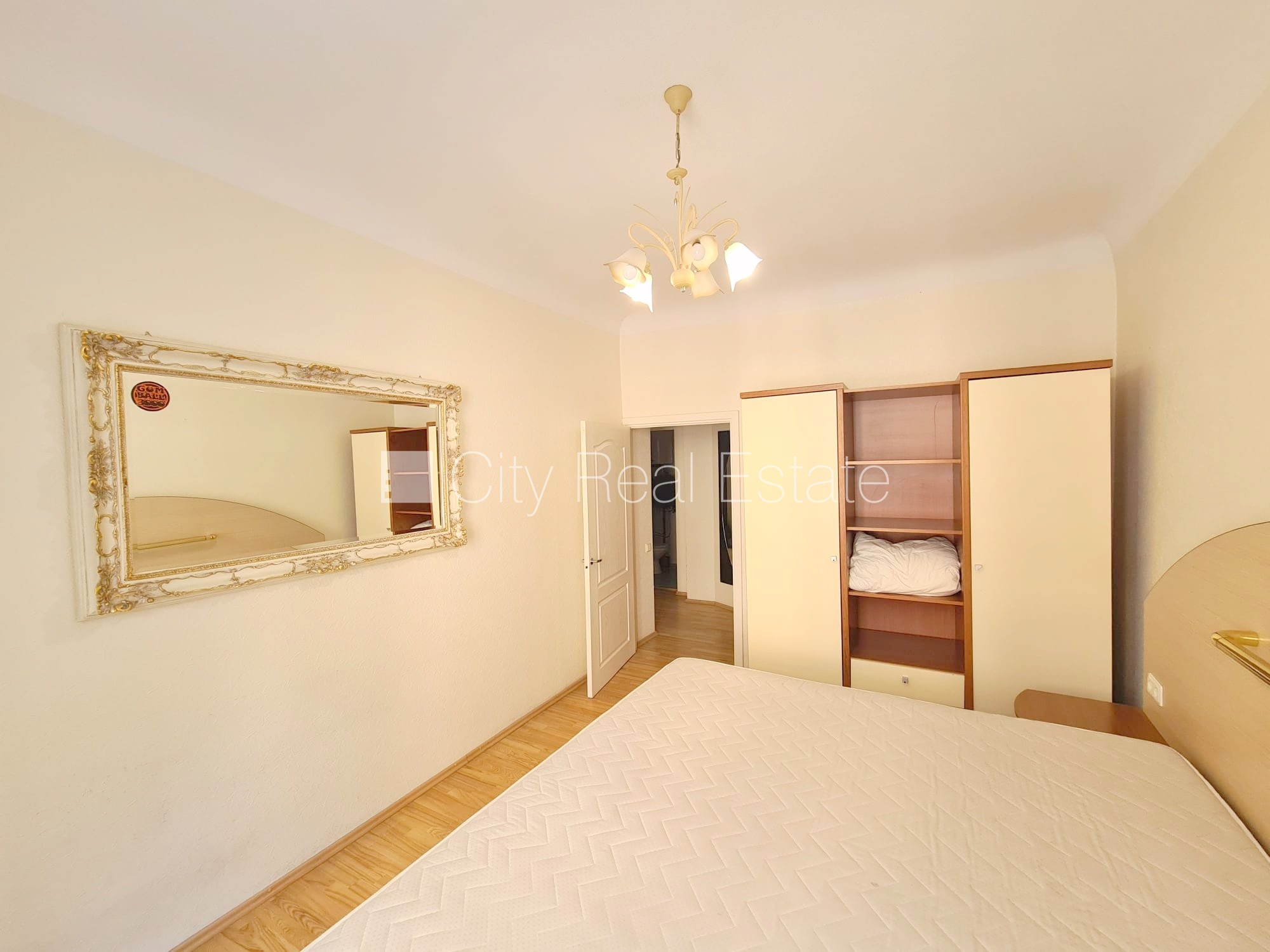 Sludinājumi. Fasādes māja, renovēta māja, labiekārtota apzaļumota teritorija, bruģēts piebraucamais ceļš, Cena: 900 EUR/mēn Foto #9