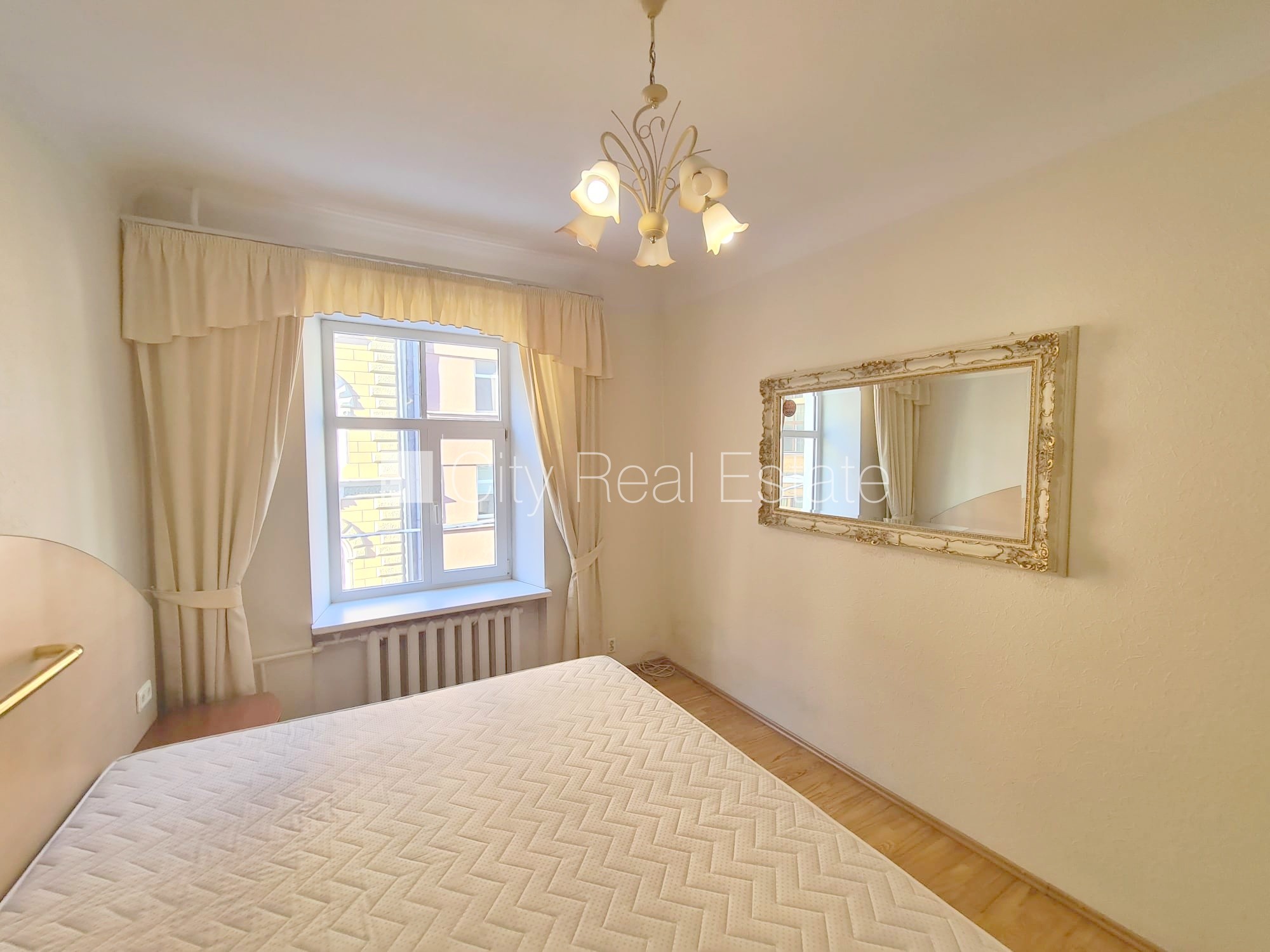 Sludinājumi. Fasādes māja, renovēta māja, labiekārtota apzaļumota teritorija, bruģēts piebraucamais ceļš, Cena: 900 EUR/mēn Foto #8