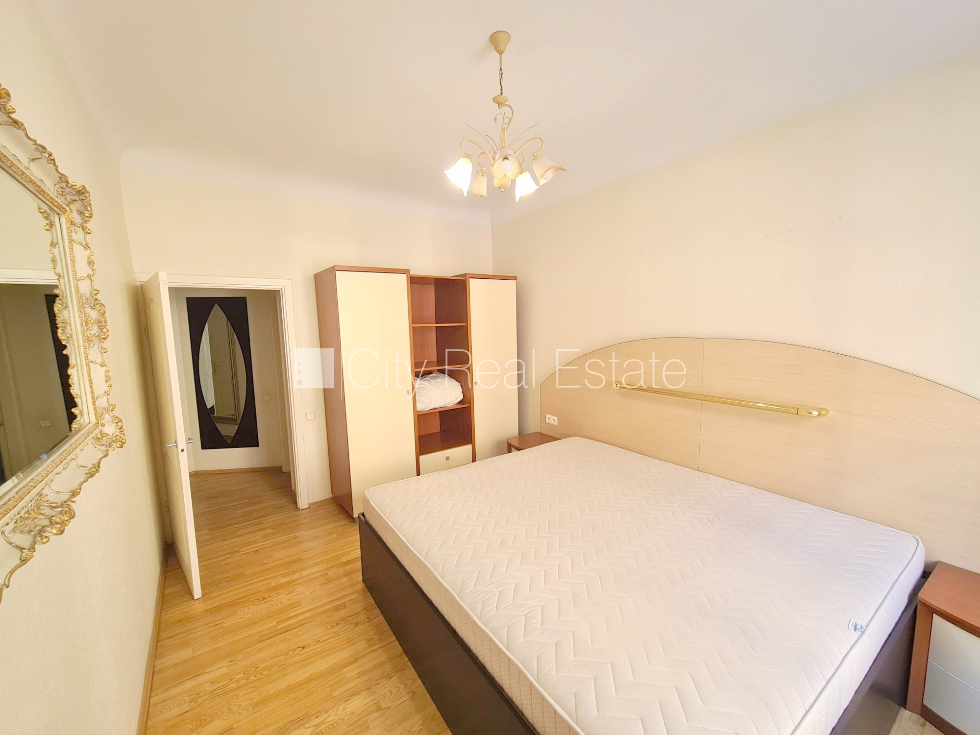 Sludinājumi. Fasādes māja, renovēta māja, labiekārtota apzaļumota teritorija, bruģēts piebraucamais ceļš, Cena: 900 EUR/mēn Foto #10