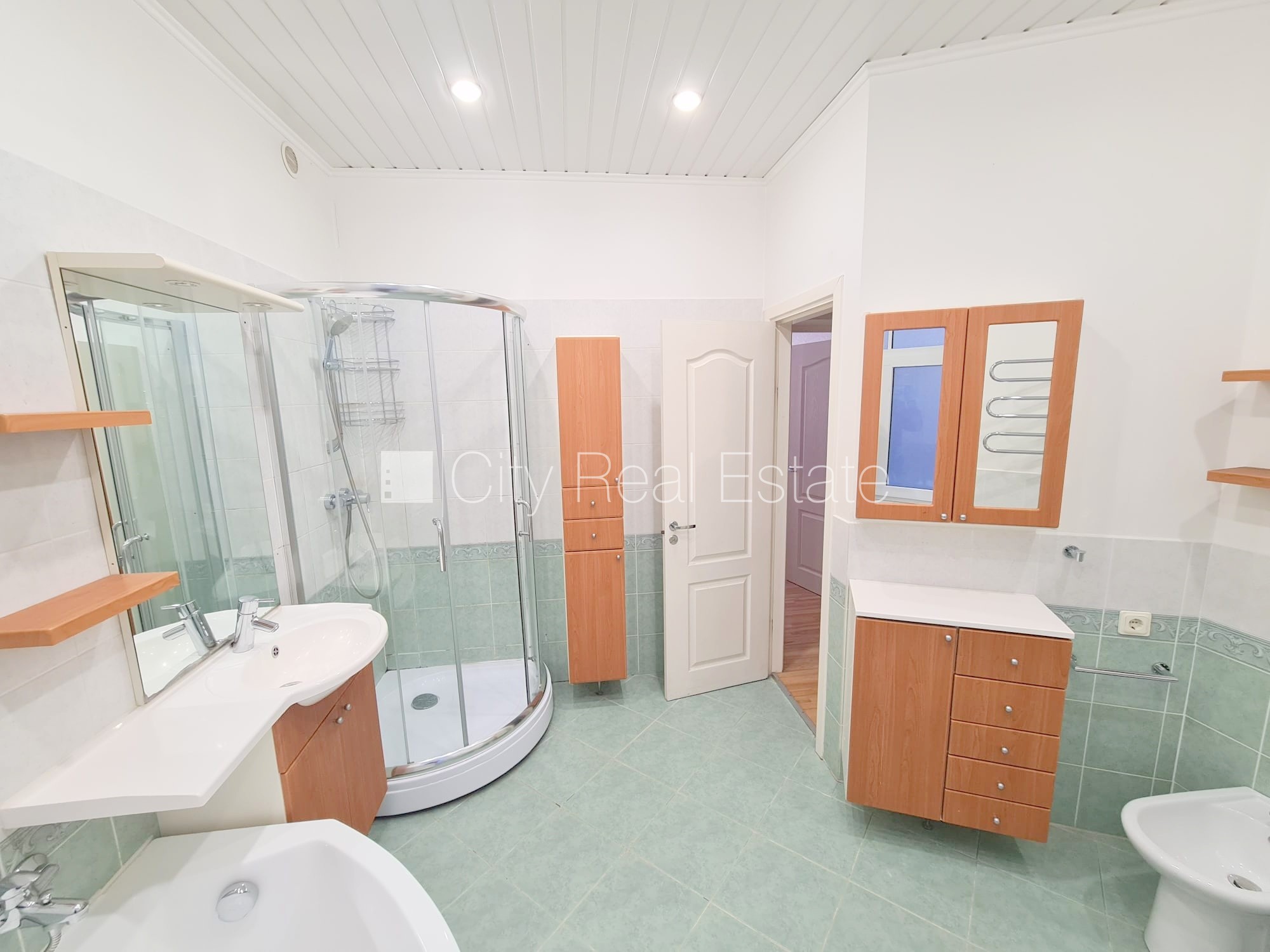 Sludinājumi. Fasādes māja, renovēta māja, labiekārtota apzaļumota teritorija, bruģēts piebraucamais ceļš, Cena: 900 EUR/mēn Foto #23