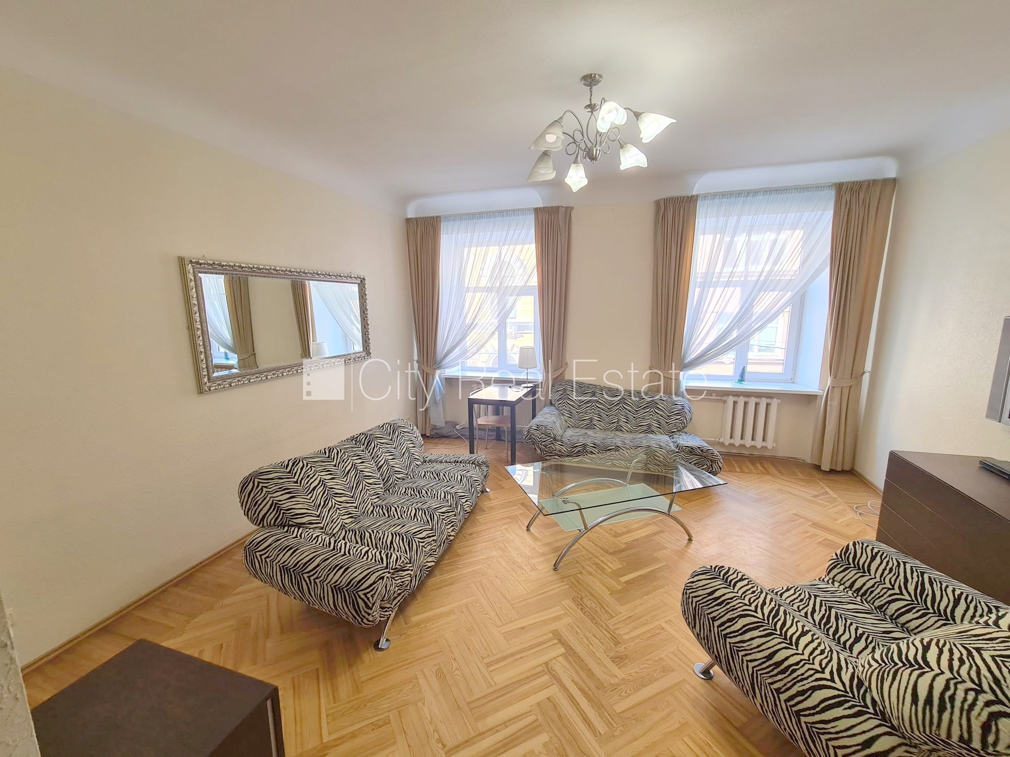 Sludinājumi. Fasādes māja, renovēta māja, labiekārtota apzaļumota teritorija, bruģēts piebraucamais ceļš, Cena: 900 EUR/mēn Foto #6