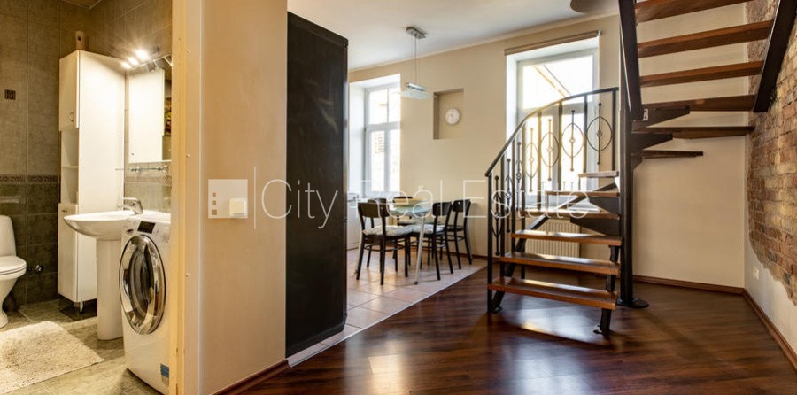 Sludinājumi. Restaurēta māja, iežogota teritorija, terase, plašs skats no loga, divstāvīgs, istabas izolētas 2 Cena: 225000 EUR Foto #1